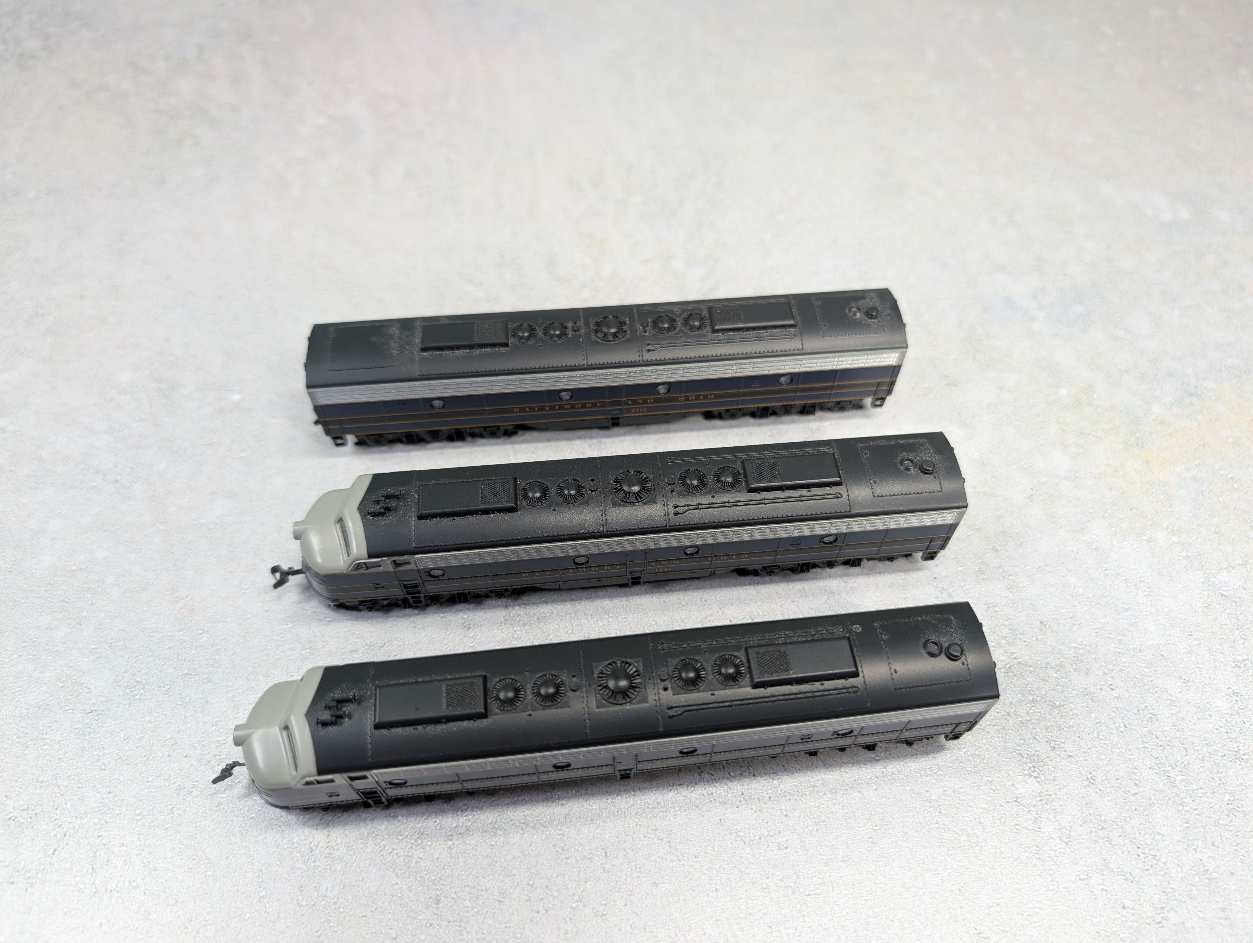 USED KATO N Scale Powered ABA Set of E8/9 Diesel Locomotives Baltimore and Ohio #1441, 2416, 1439 Runs Great DCC Ready