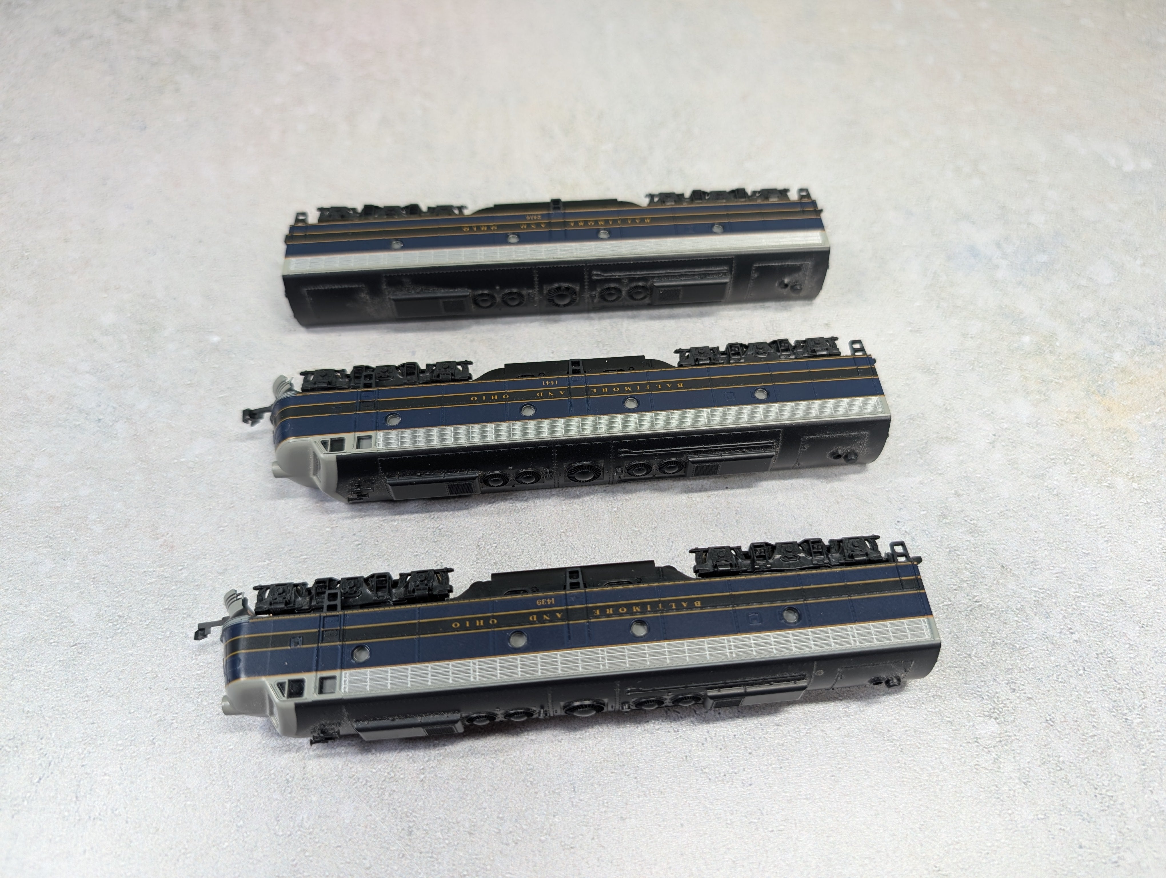 USED KATO N Scale Powered ABA Set of E8/9 Diesel Locomotives Baltimore and Ohio #1441, 2416, 1439 Runs Great DCC Ready