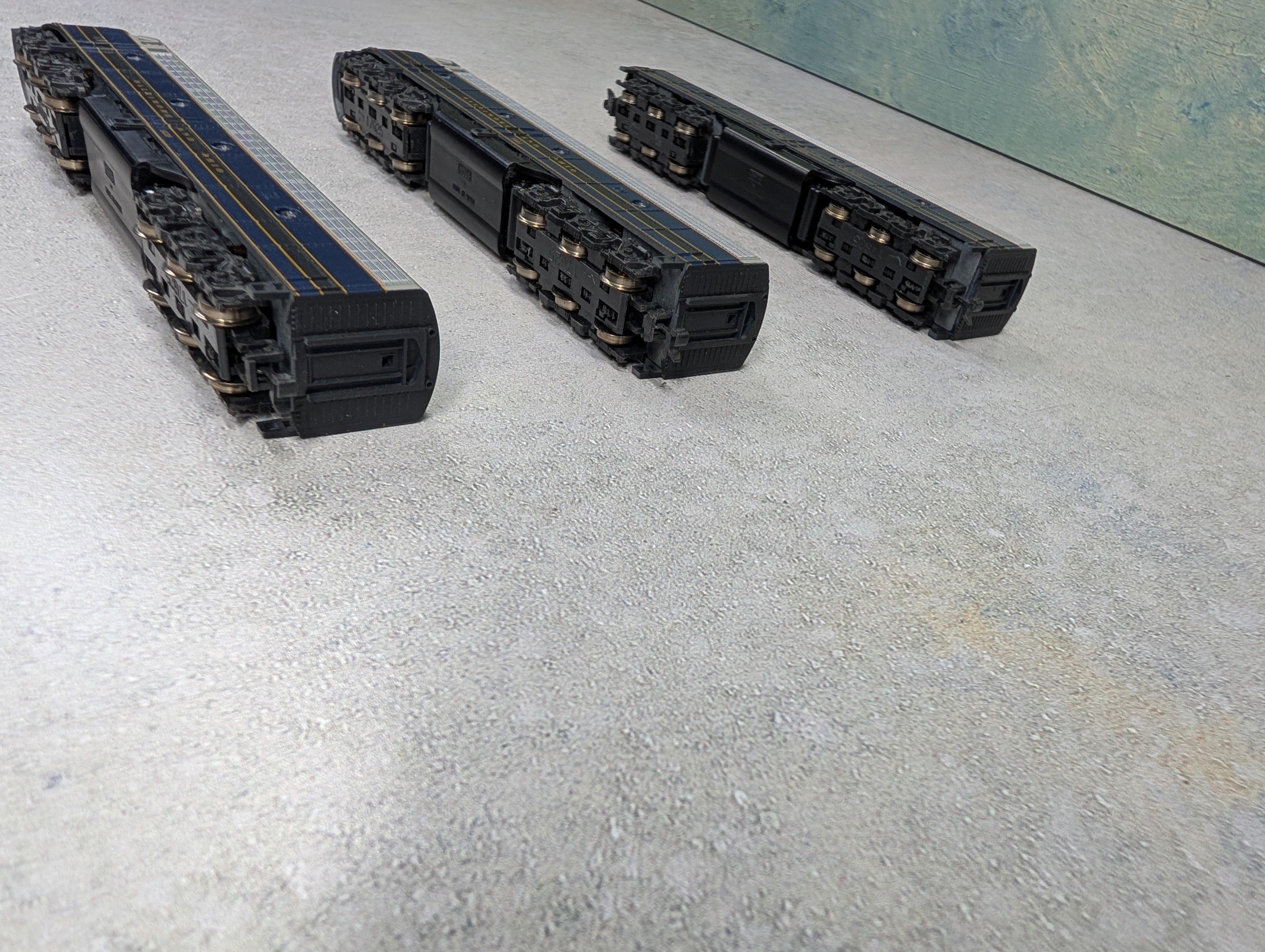 USED KATO N Scale Powered ABA Set of E8/9 Diesel Locomotives Baltimore and Ohio #1441, 2416, 1439 Runs Great DCC Ready