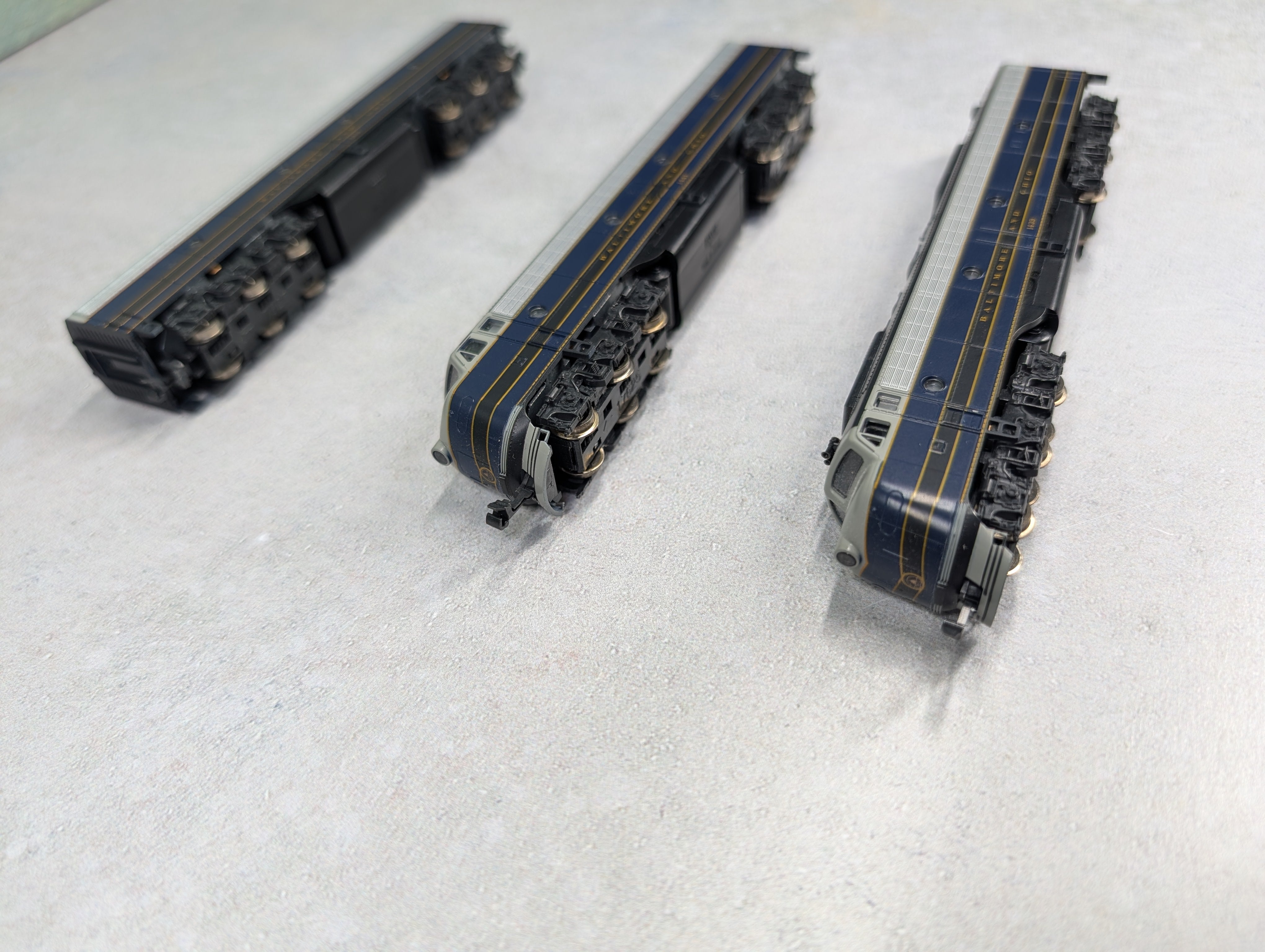 USED KATO N Scale Powered ABA Set of E8/9 Diesel Locomotives Baltimore and Ohio #1441, 2416, 1439 Runs Great DCC Ready