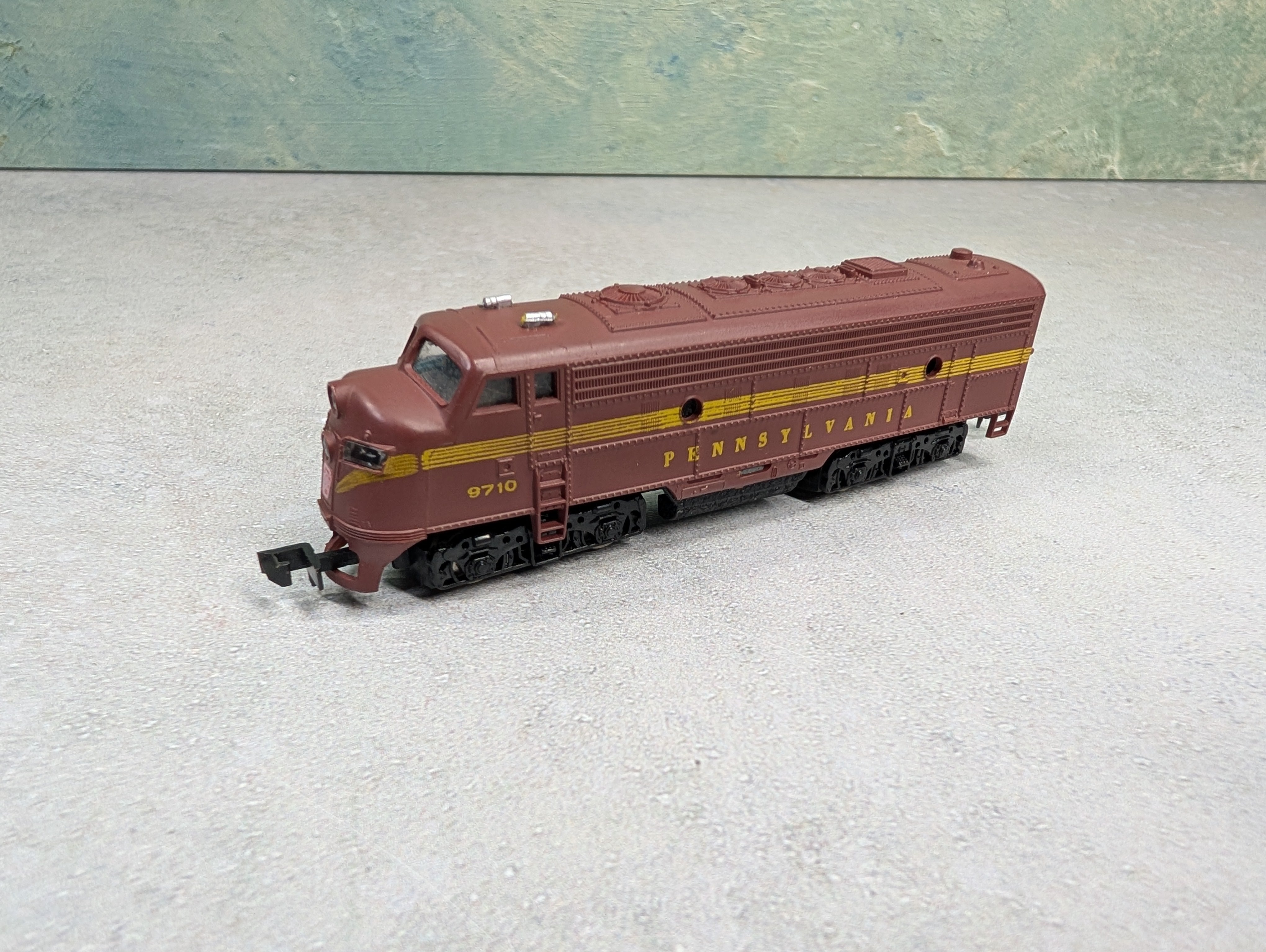 USED Bachmann N Scale Diesel Locomotive Pennsylvania #9710 Runs DC