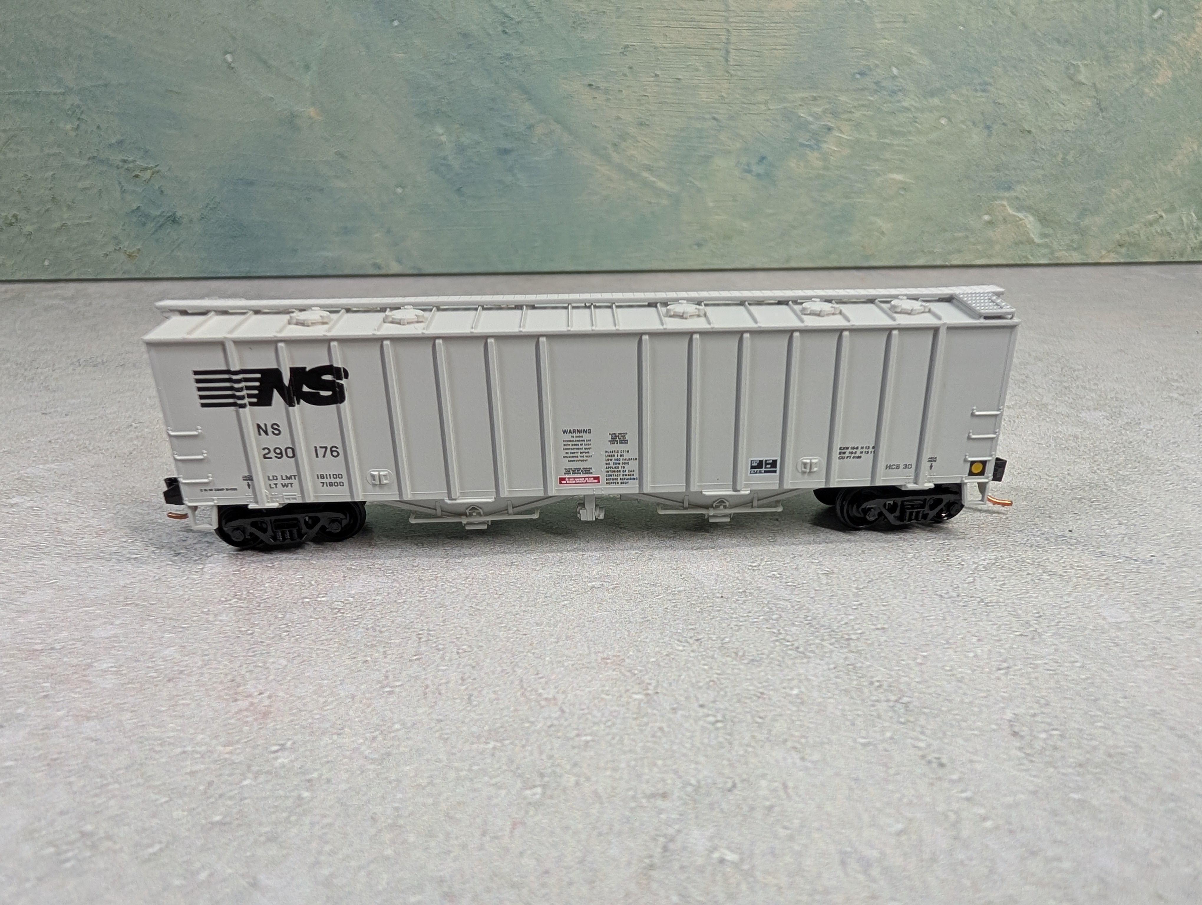 USED Micro-Trains 9800022 N Scale 50' Airslide Hopper Norfolk Southern NS #290176