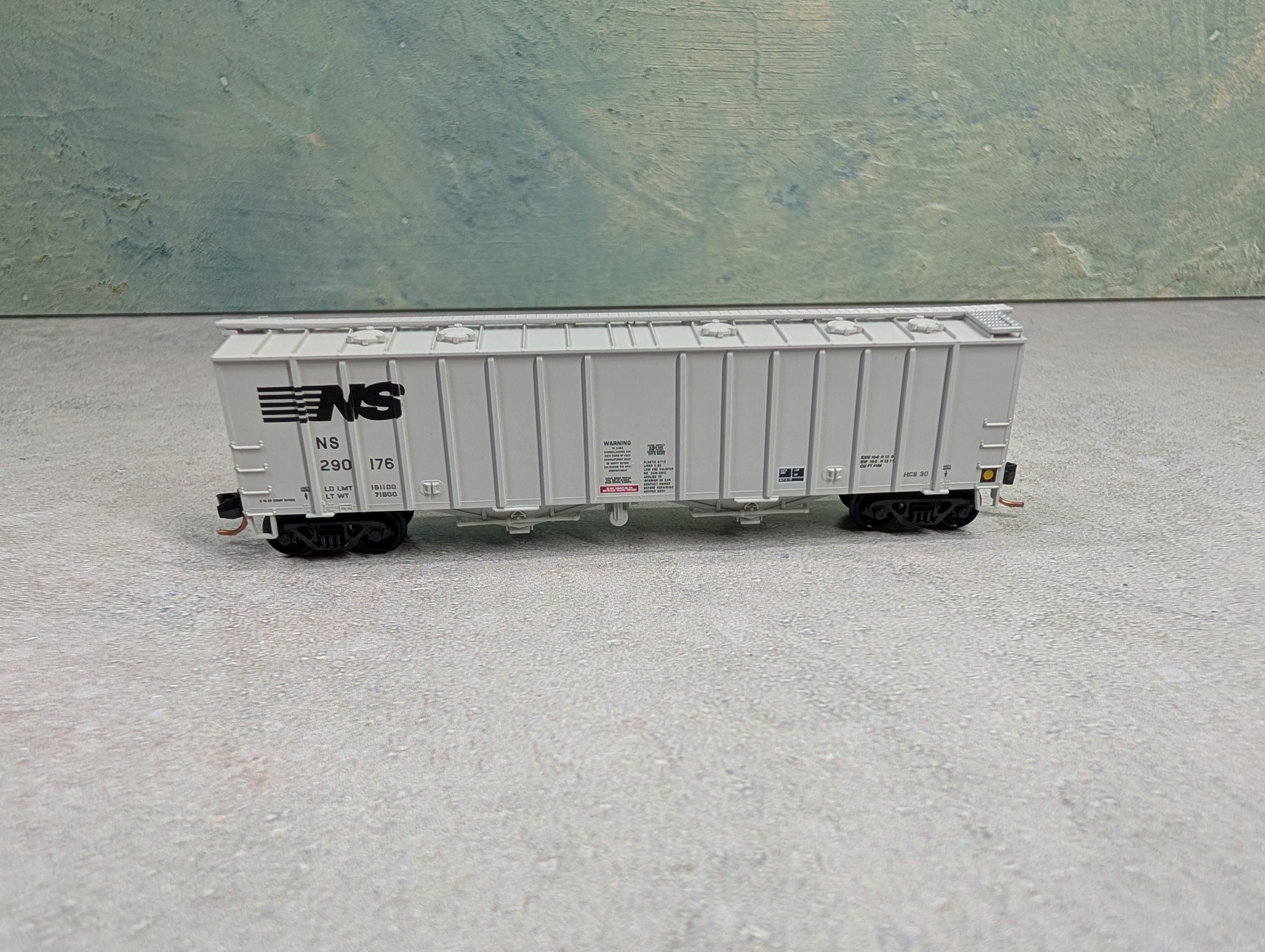 USED Micro-Trains 9800022 N Scale 50' Airslide Hopper Norfolk Southern NS #290176