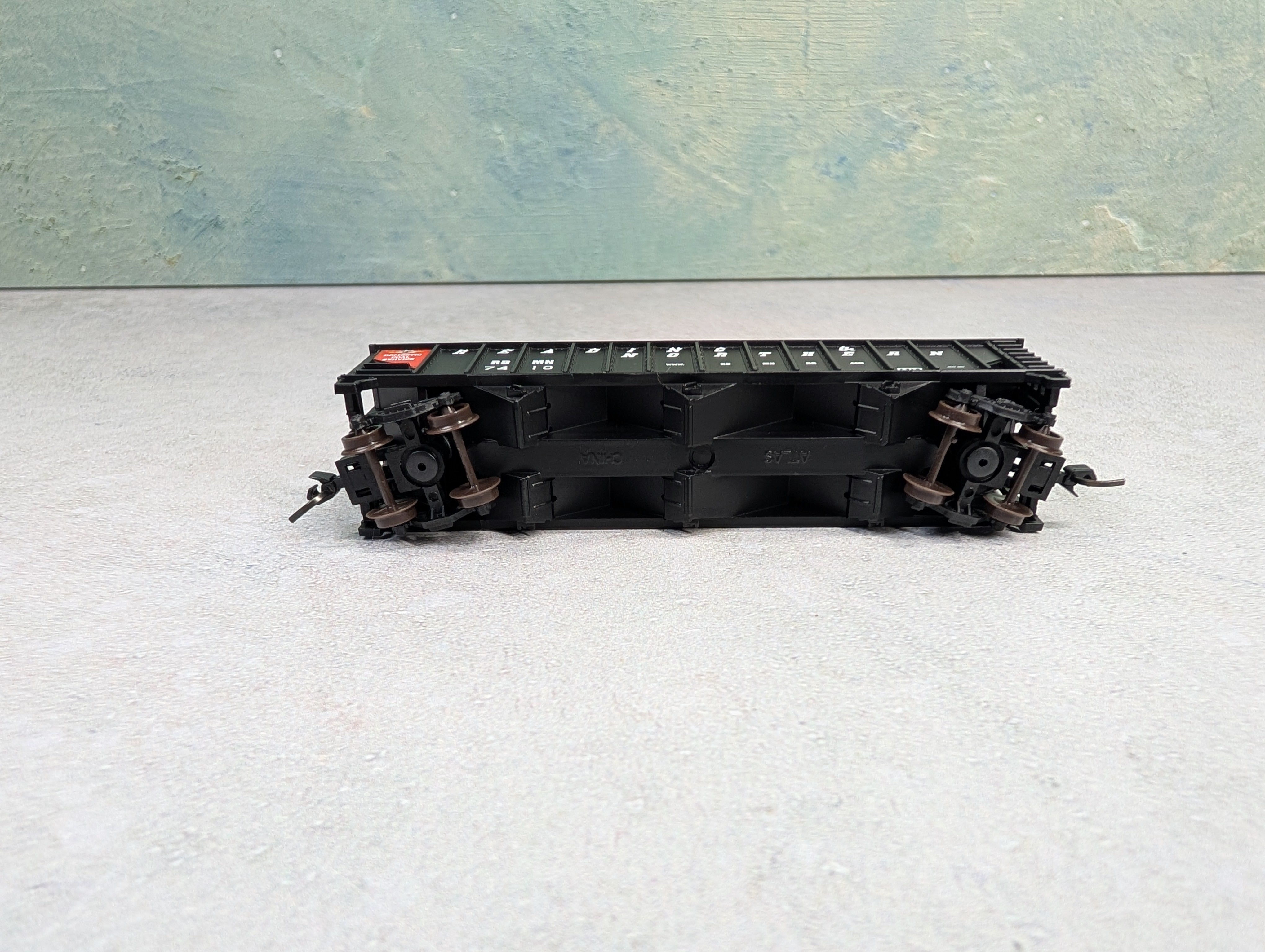 USED Atlas Trainman 50002378 N Scale 90 Ton Hopper Reading & Northern RBMN #7410