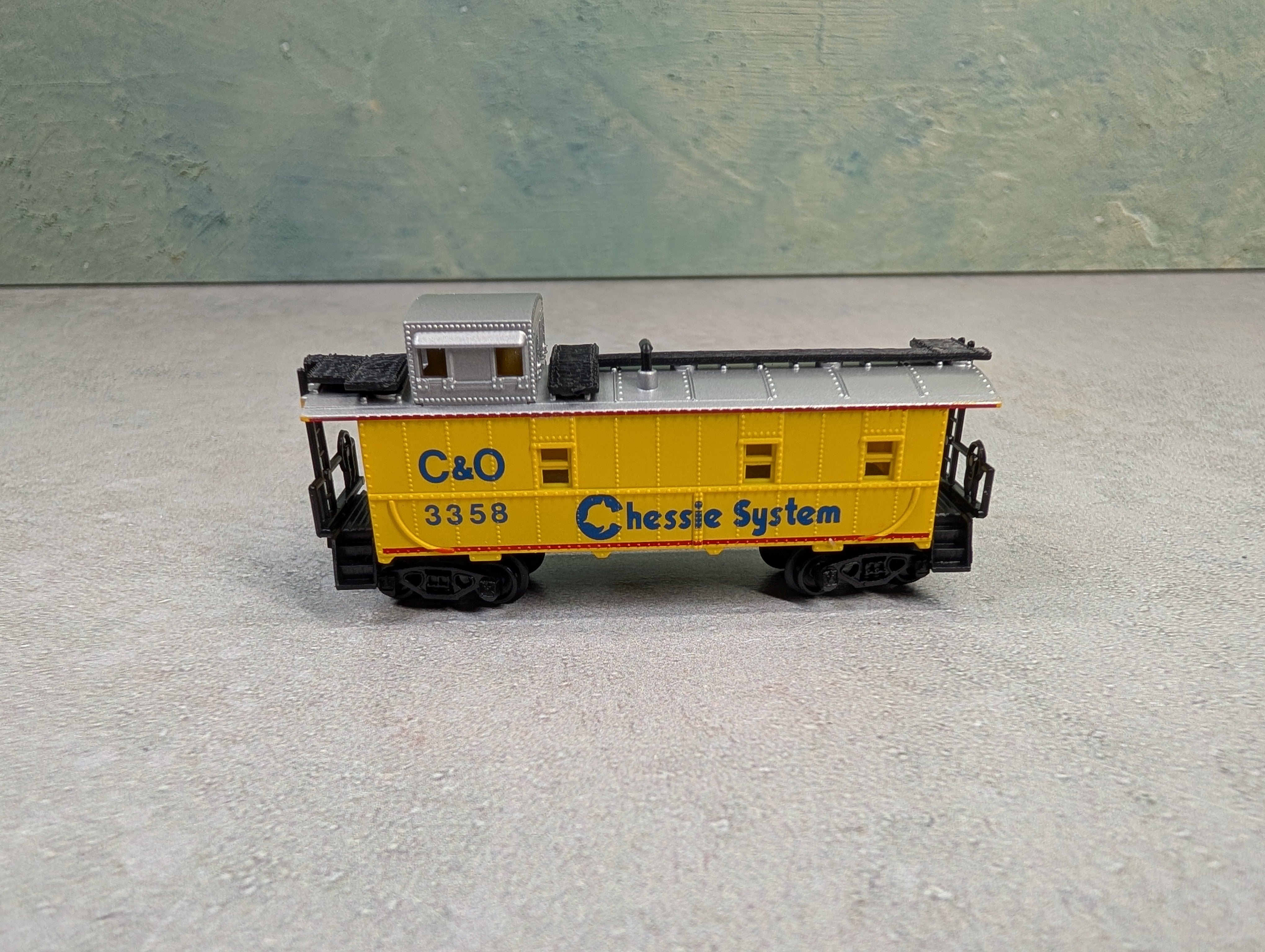 USED Model Power N Scale Caboose w/ Knuckle Couplers Chessie System C&O #3358
