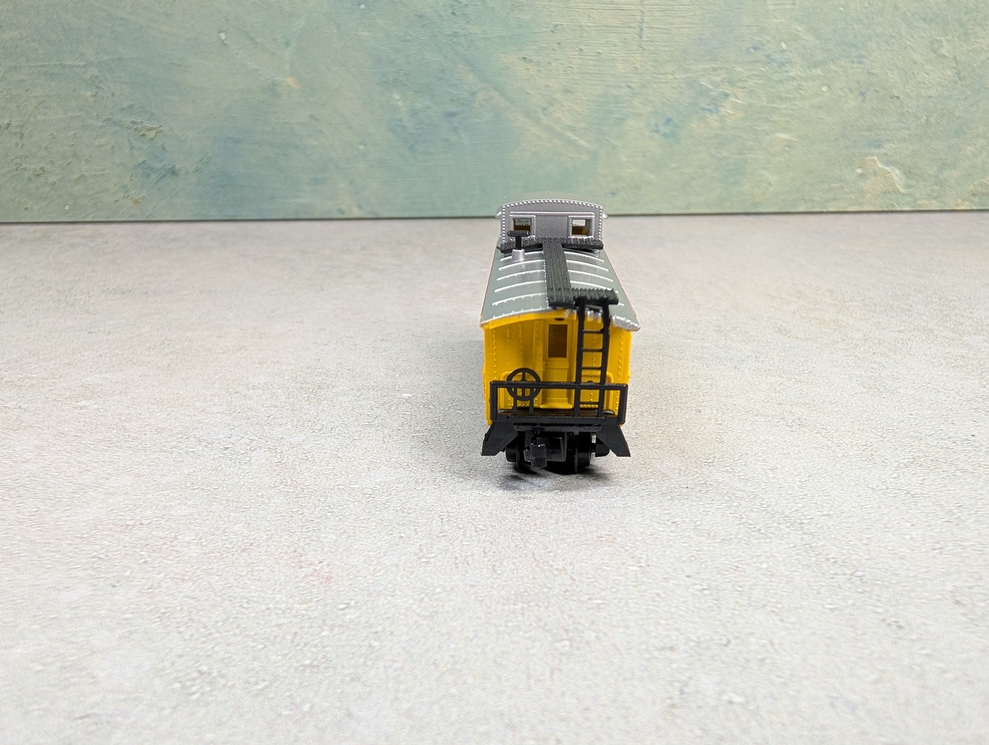 USED Model Power N Scale Caboose w/ Knuckle Couplers Chessie System C&O #3358