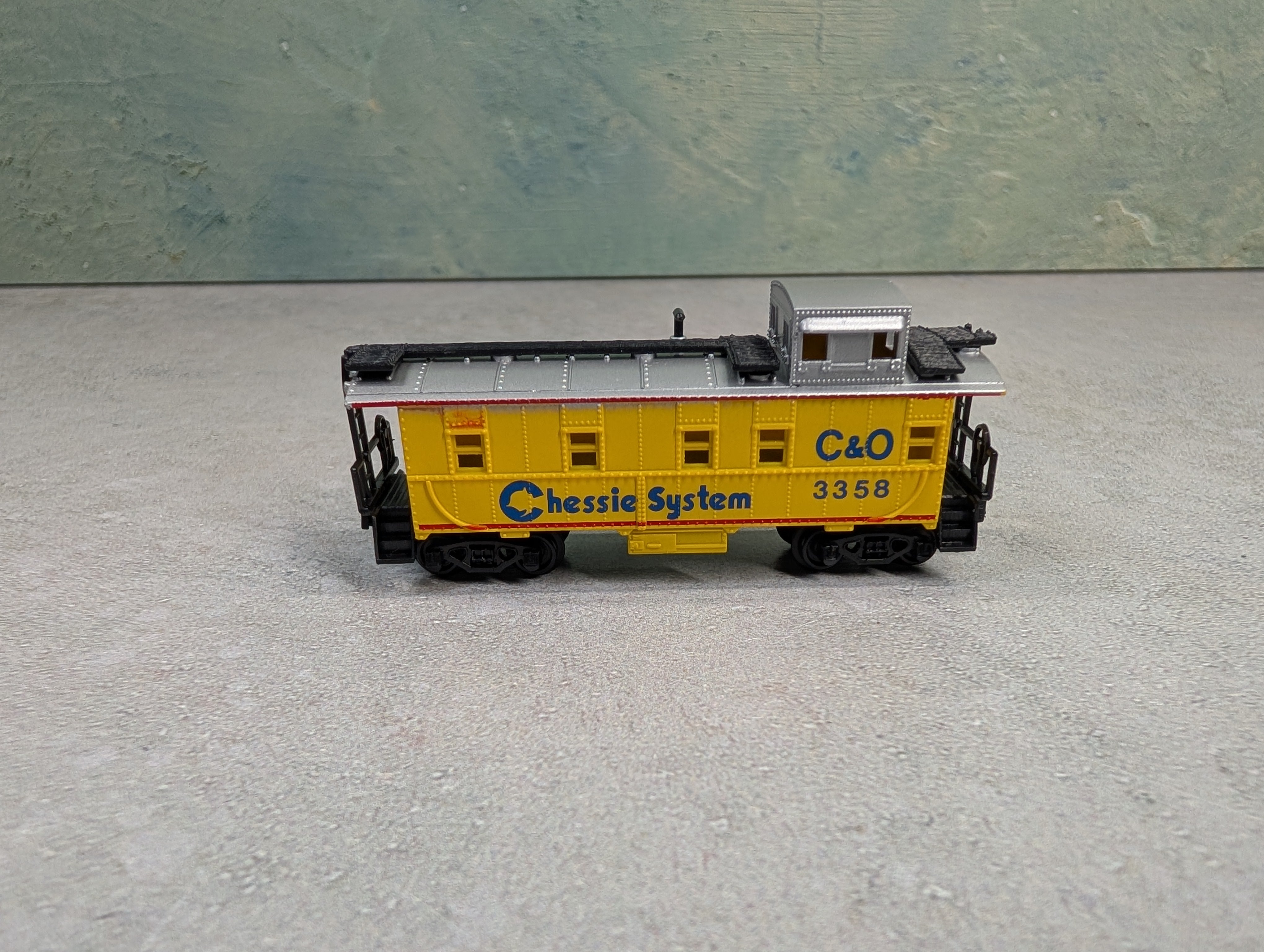 USED Model Power N Scale Caboose w/ Knuckle Couplers Chessie System C&O #3358