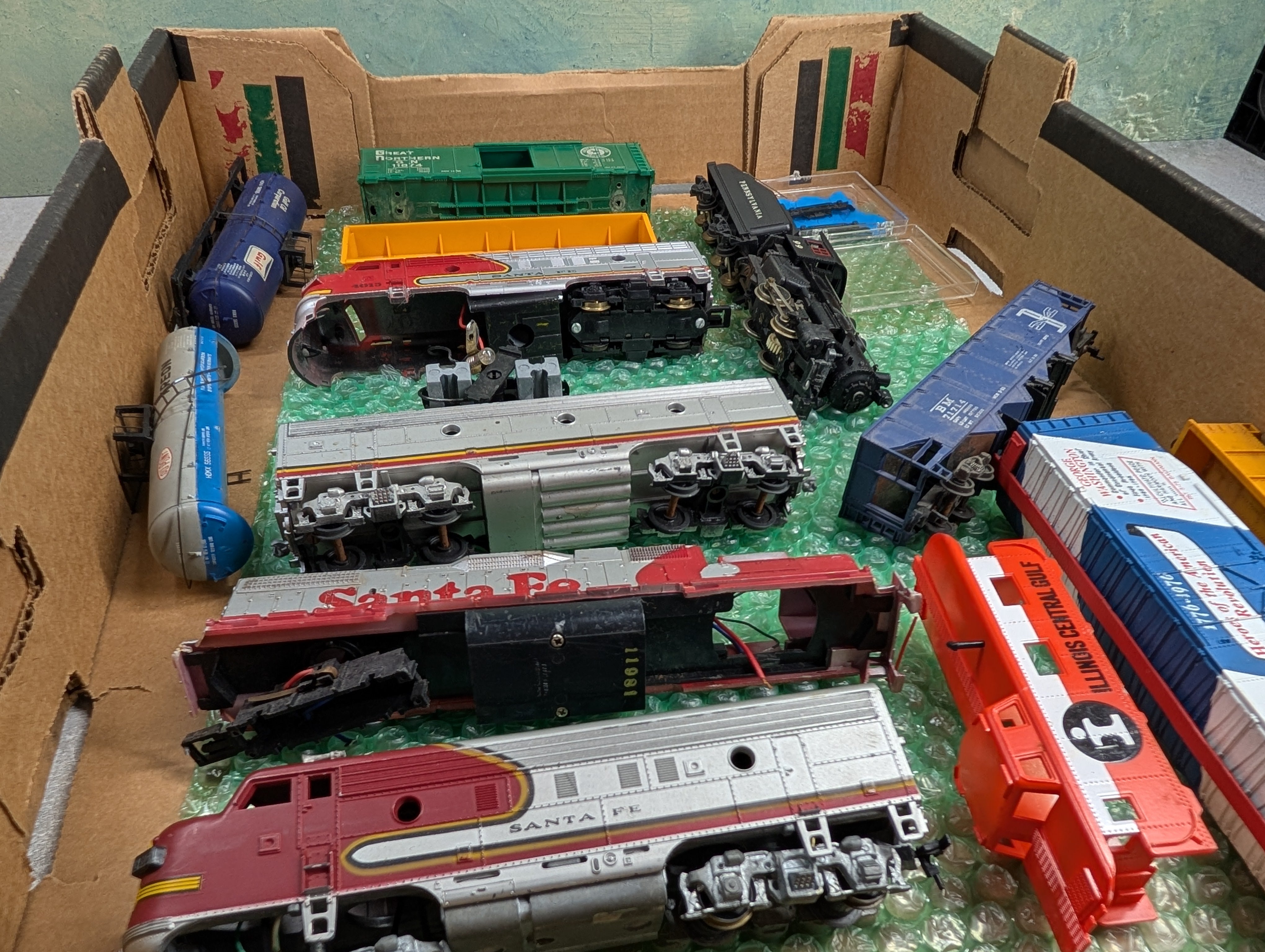 USED HO Scale Lot of Rough Locomotive and Freight Car Shells & Parts