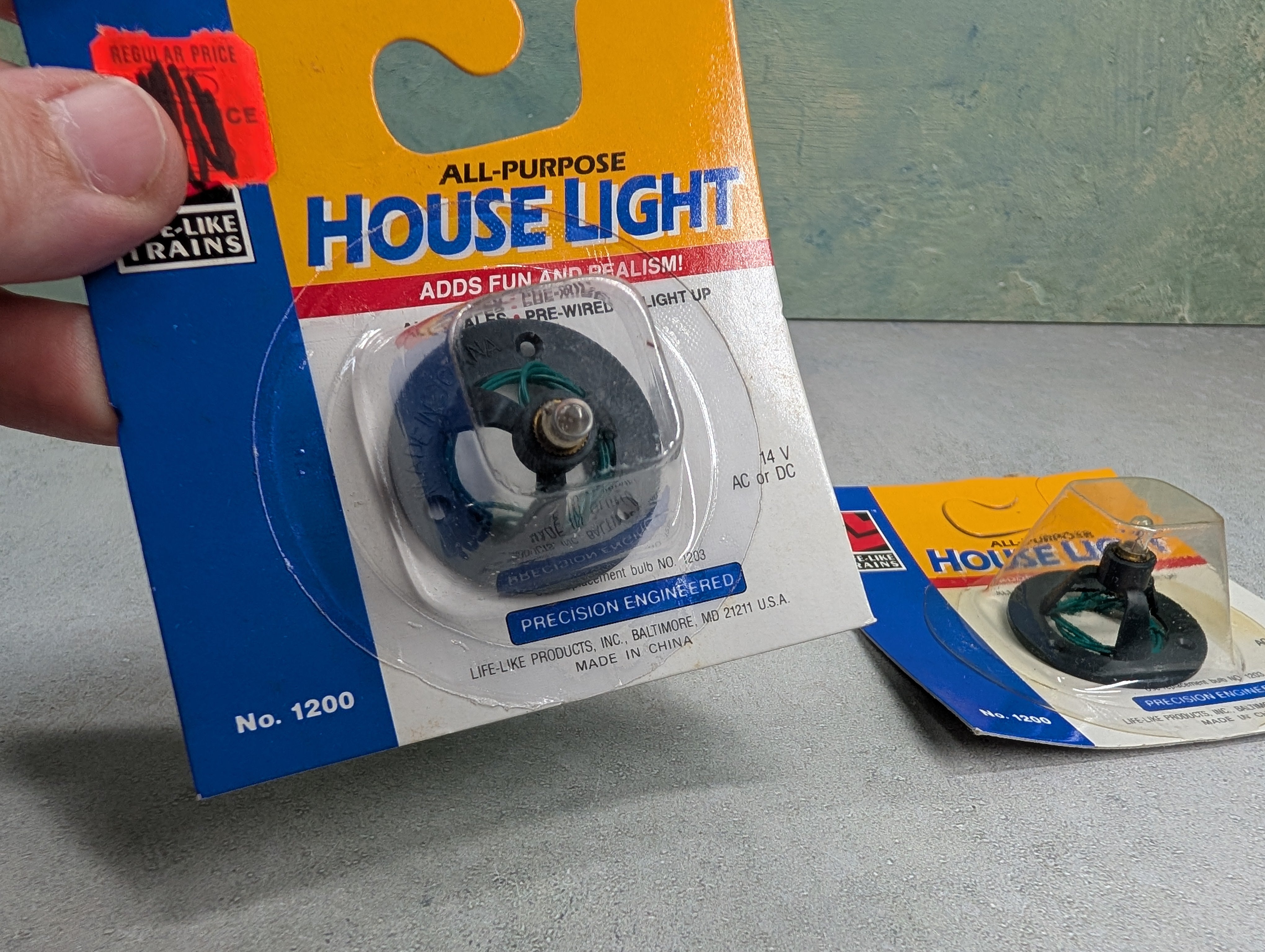 USED Life-Like 1200 MULTI Scale All-Purpose Model Train House Light (2 pcs)
