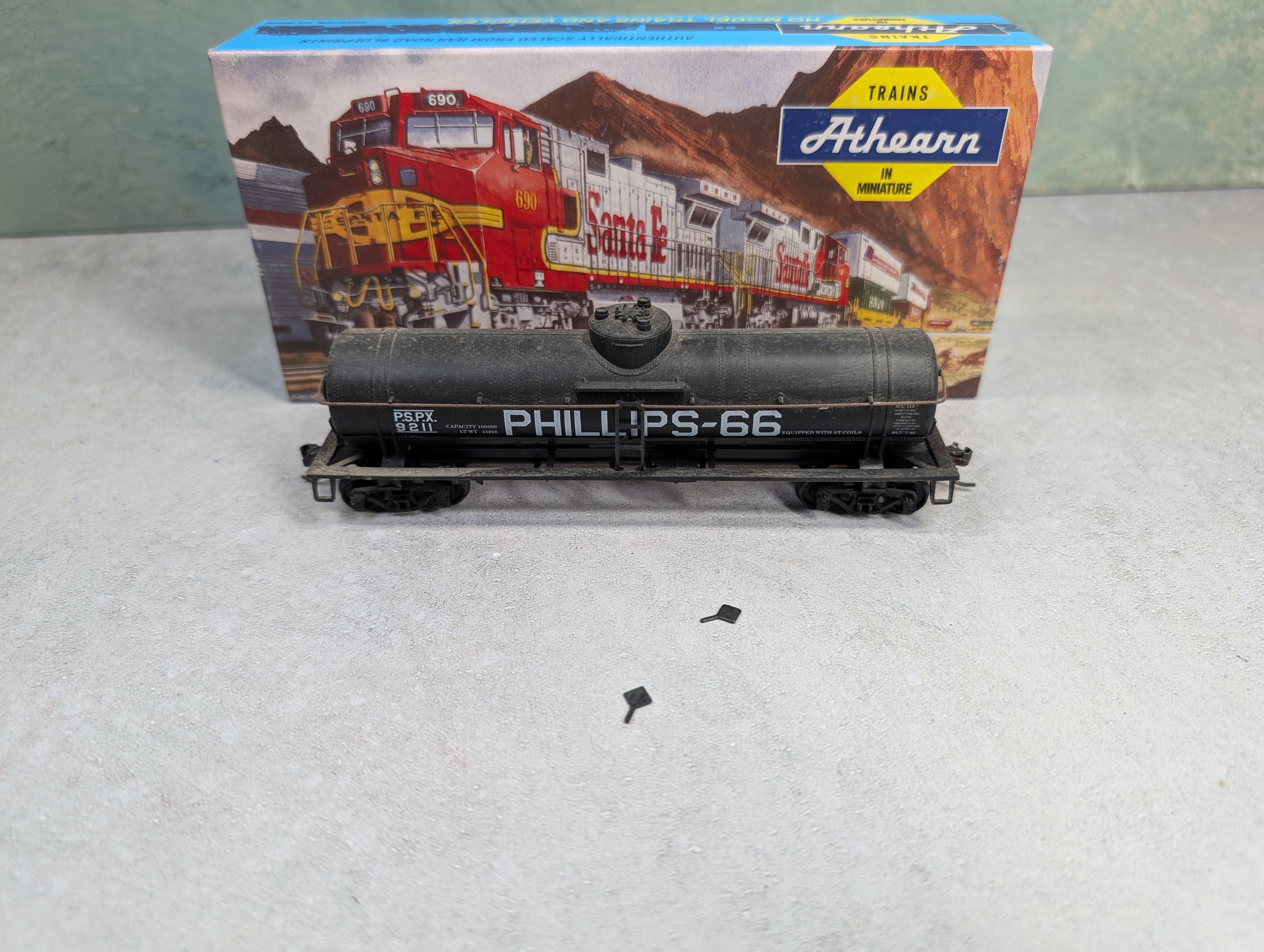 USED Athearn 1572 HO Scale 40' Single Dome Tank Car Phillips 66 PSPX #9211