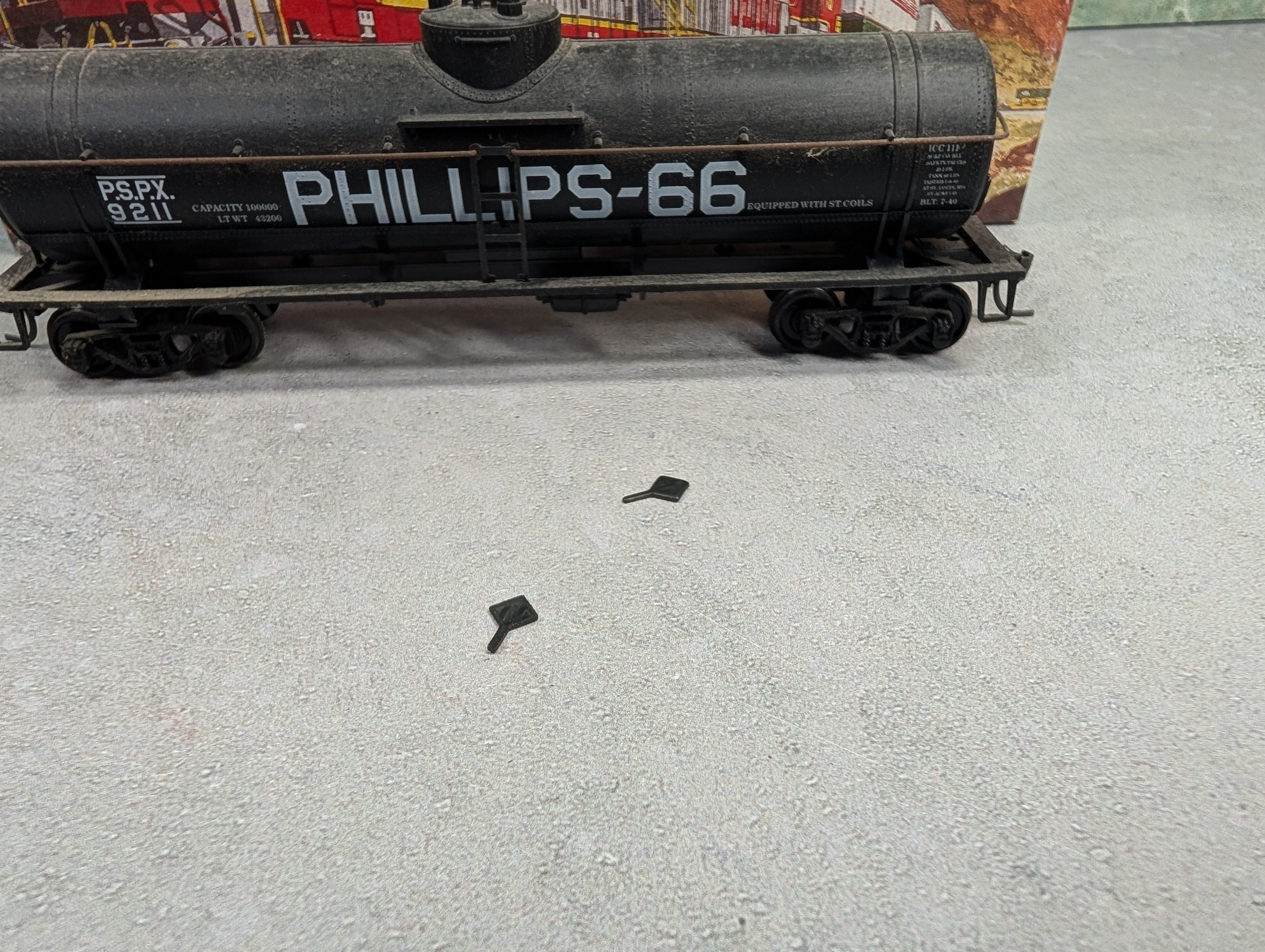 USED Athearn 1572 HO Scale 40' Single Dome Tank Car Phillips 66 PSPX #9211