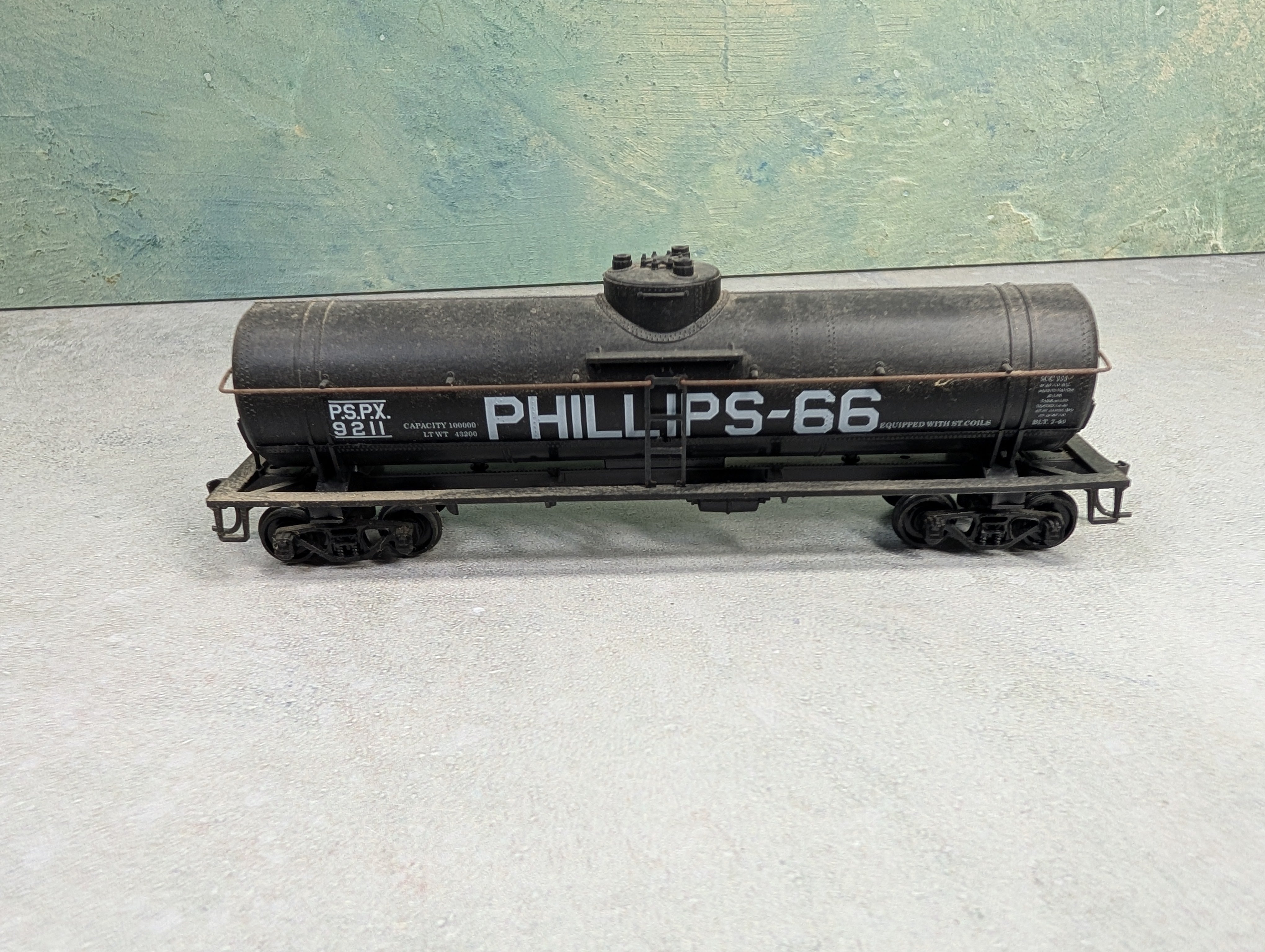 USED Athearn 1572 HO Scale 40' Single Dome Tank Car Phillips 66 PSPX #9211