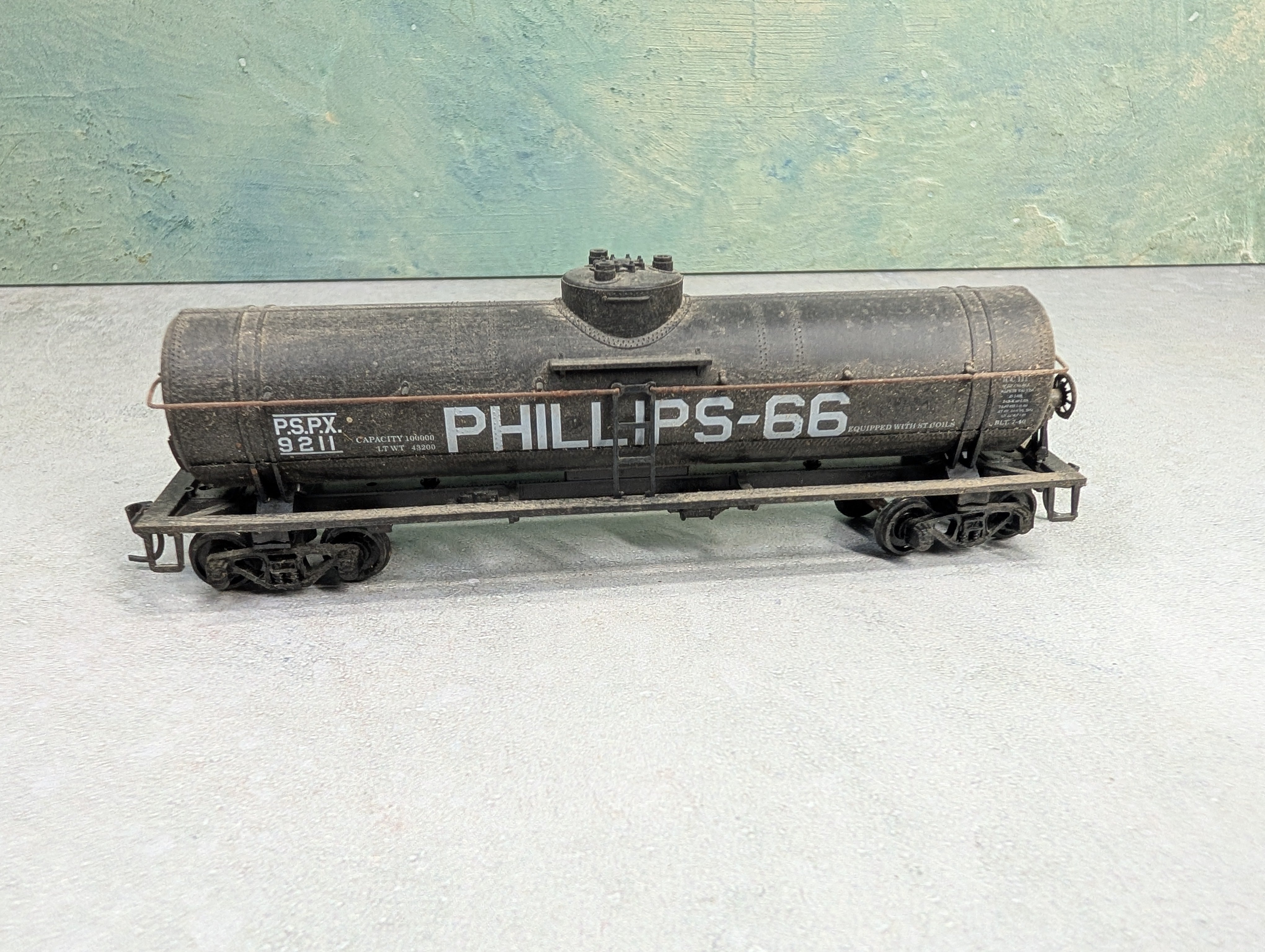 USED Athearn 1572 HO Scale 40' Single Dome Tank Car Phillips 66 PSPX #9211