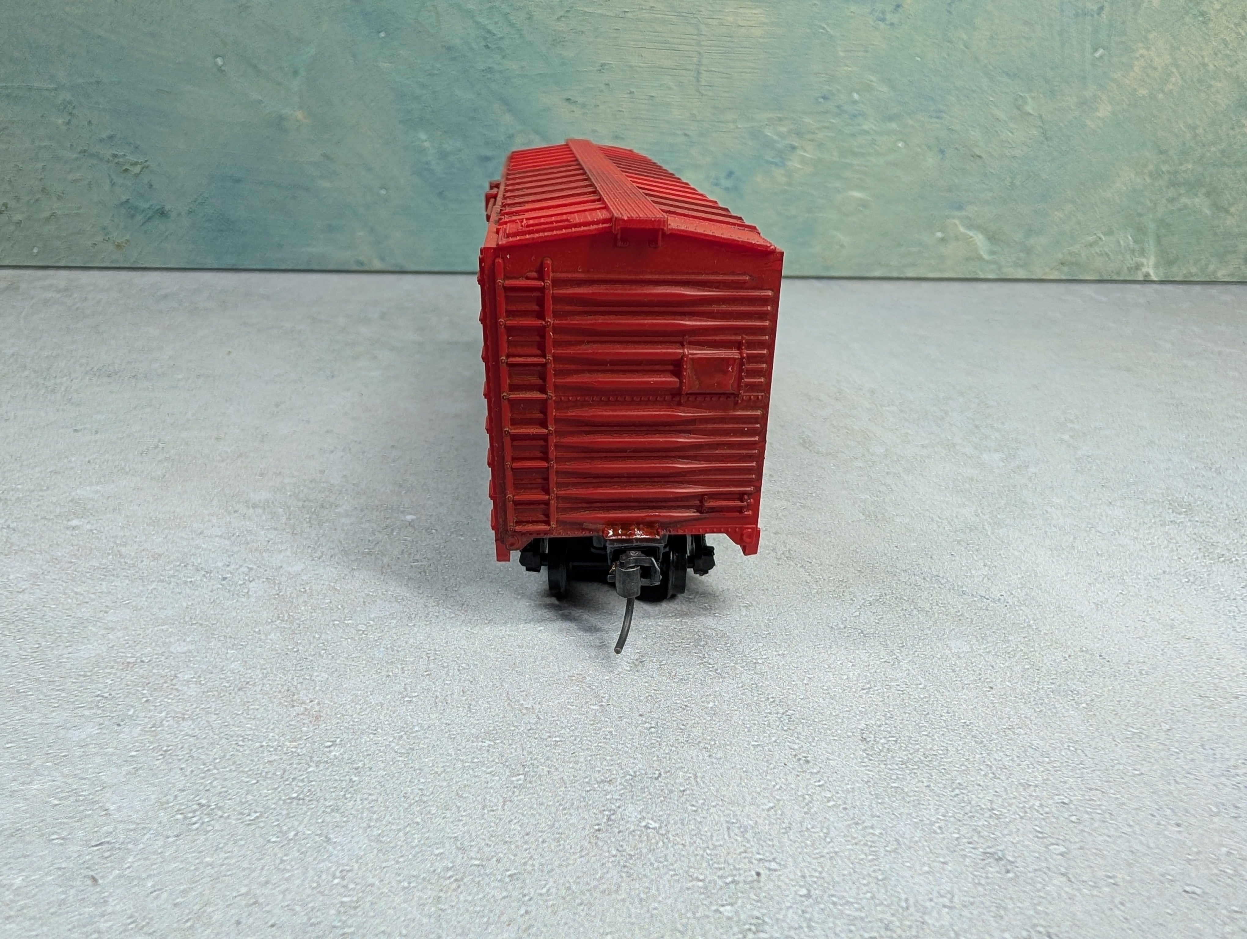 USED Lionel HO Scale 40' Box Car Canadian Pacific CP #88400 Upgraded Gearbox, Lightly Weathered