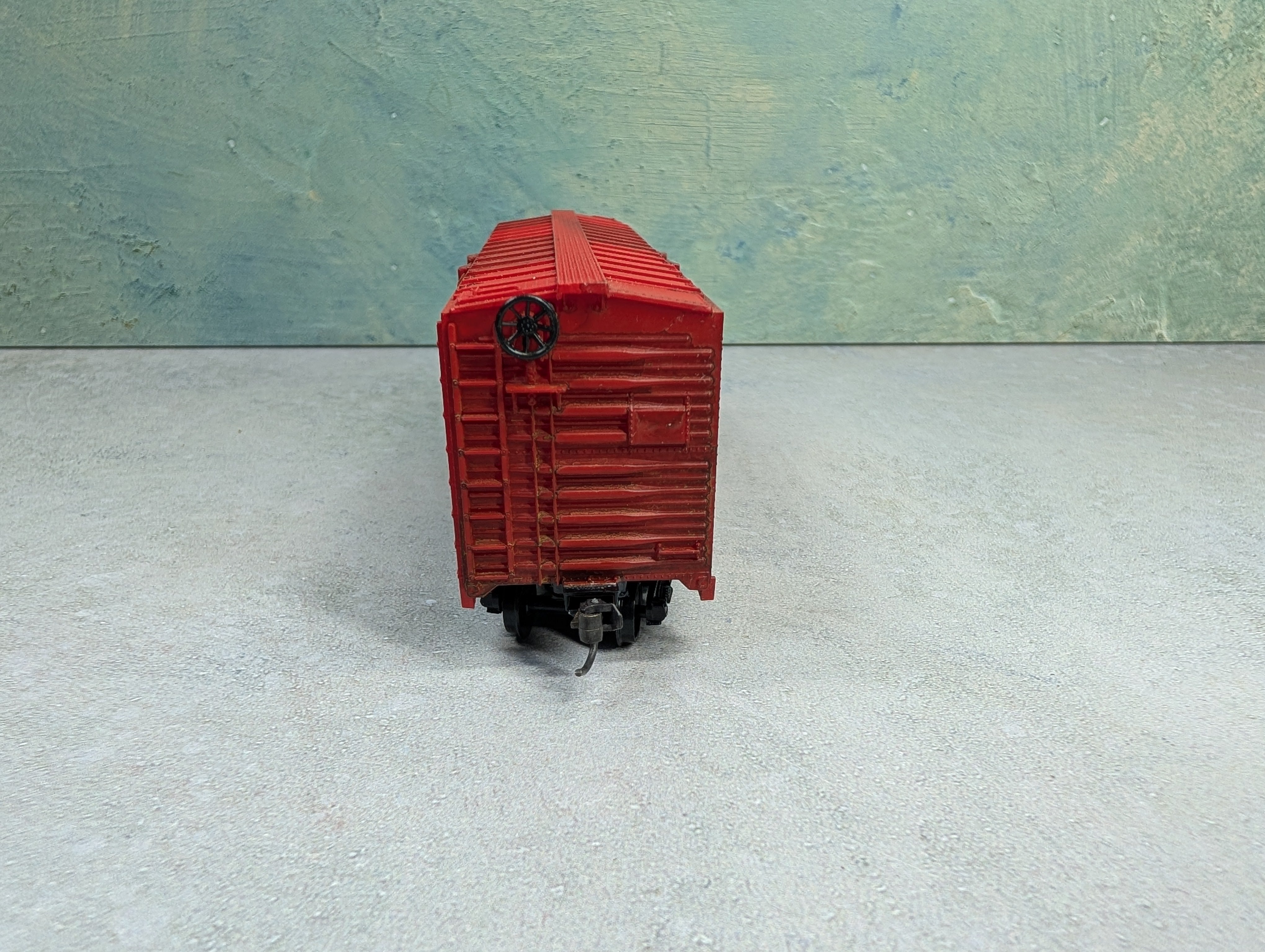 USED Lionel HO Scale 40' Box Car Canadian Pacific CP #88400 Upgraded Gearbox, Lightly Weathered