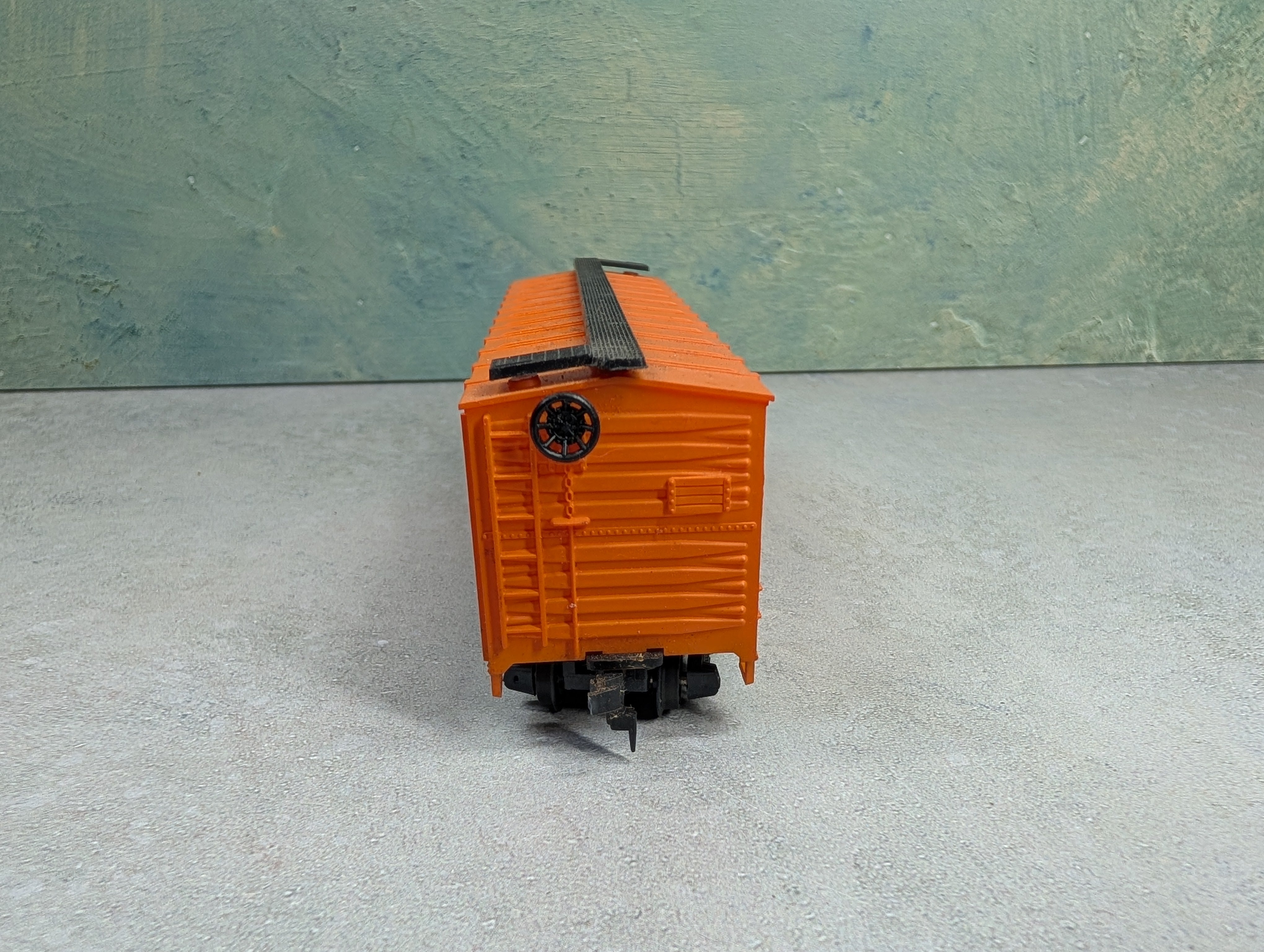 USED ROCO HO Scale 40' DD Wooden Box Car New Haven NH #36100