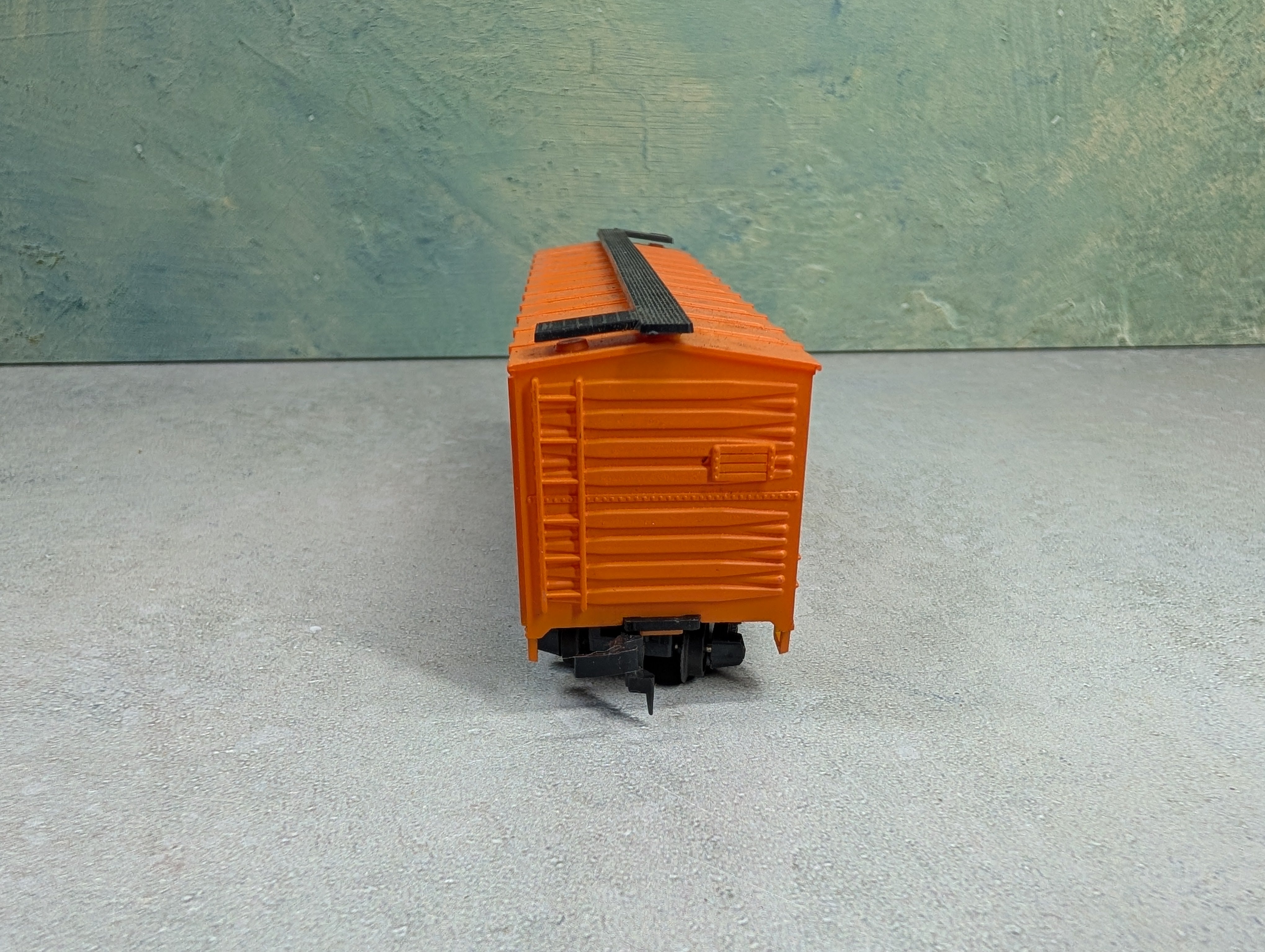 USED ROCO HO Scale 40' DD Wooden Box Car New Haven NH #36100