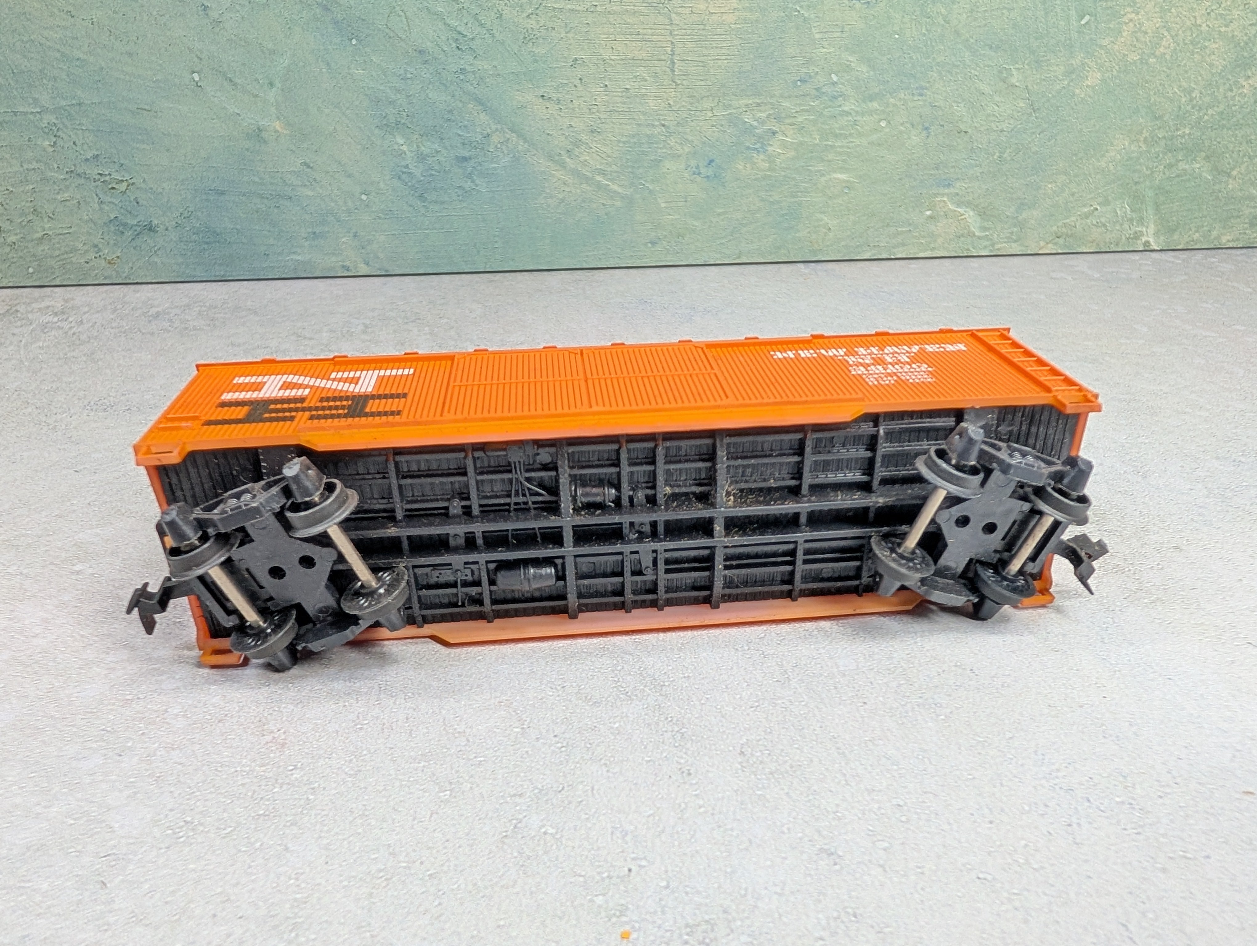 USED ROCO HO Scale 40' DD Wooden Box Car New Haven NH #36100