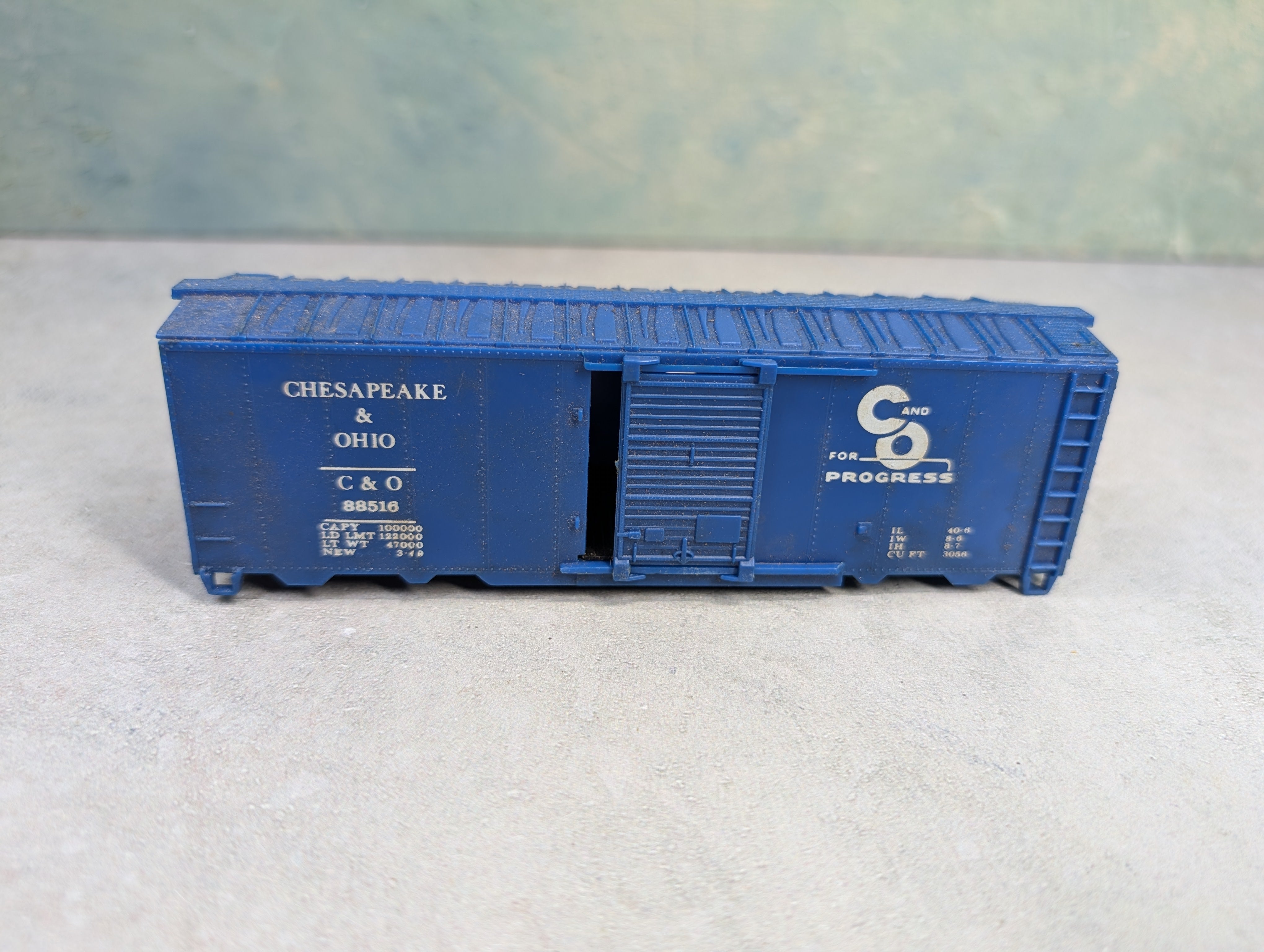 USED Lionel HO Scale 40' Box Car Chesapeake and Ohio C&O #88516 No Trucks/Couplers