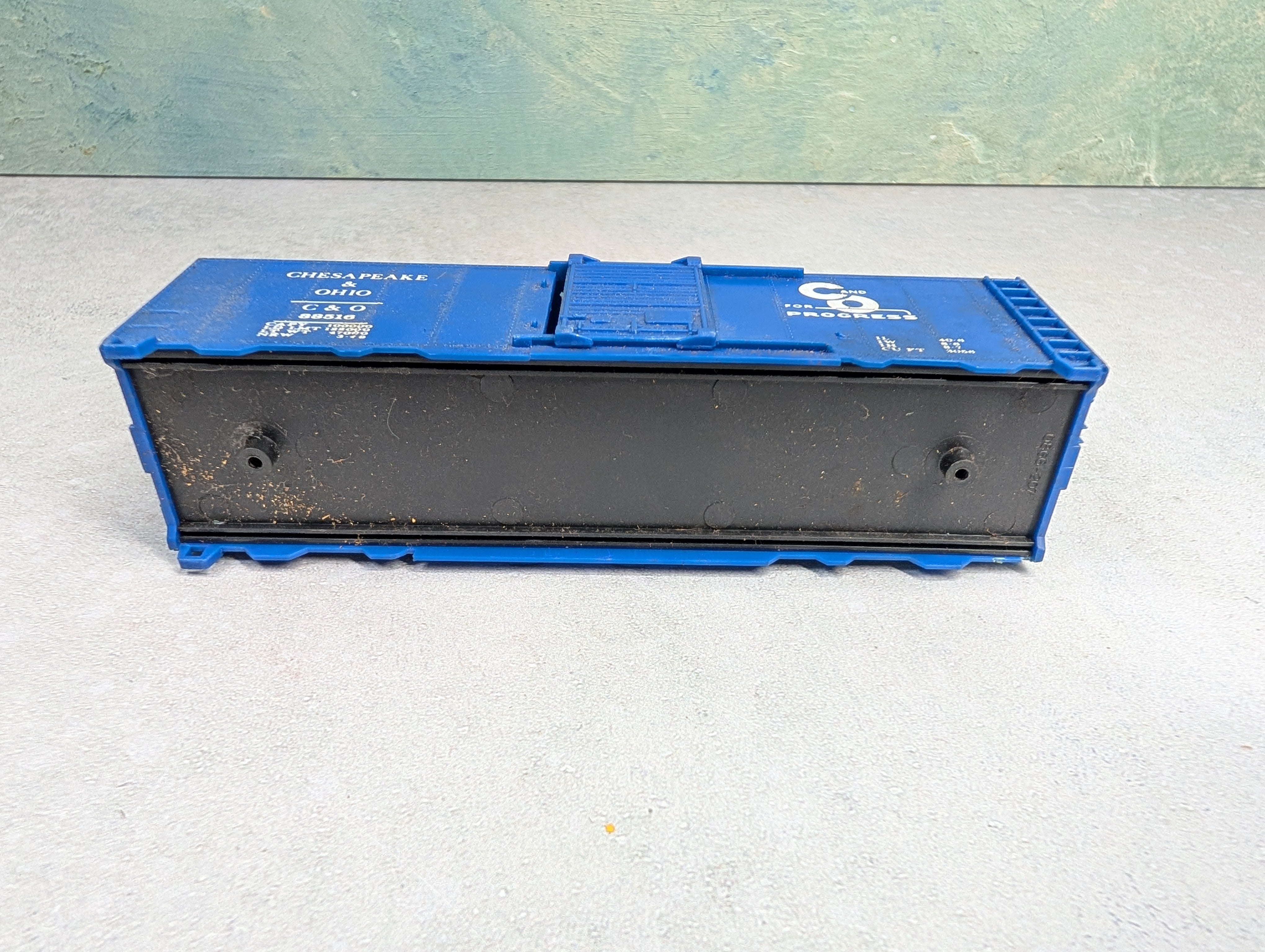 USED Lionel HO Scale 40' Box Car Chesapeake and Ohio C&O #88516 No Trucks/Couplers