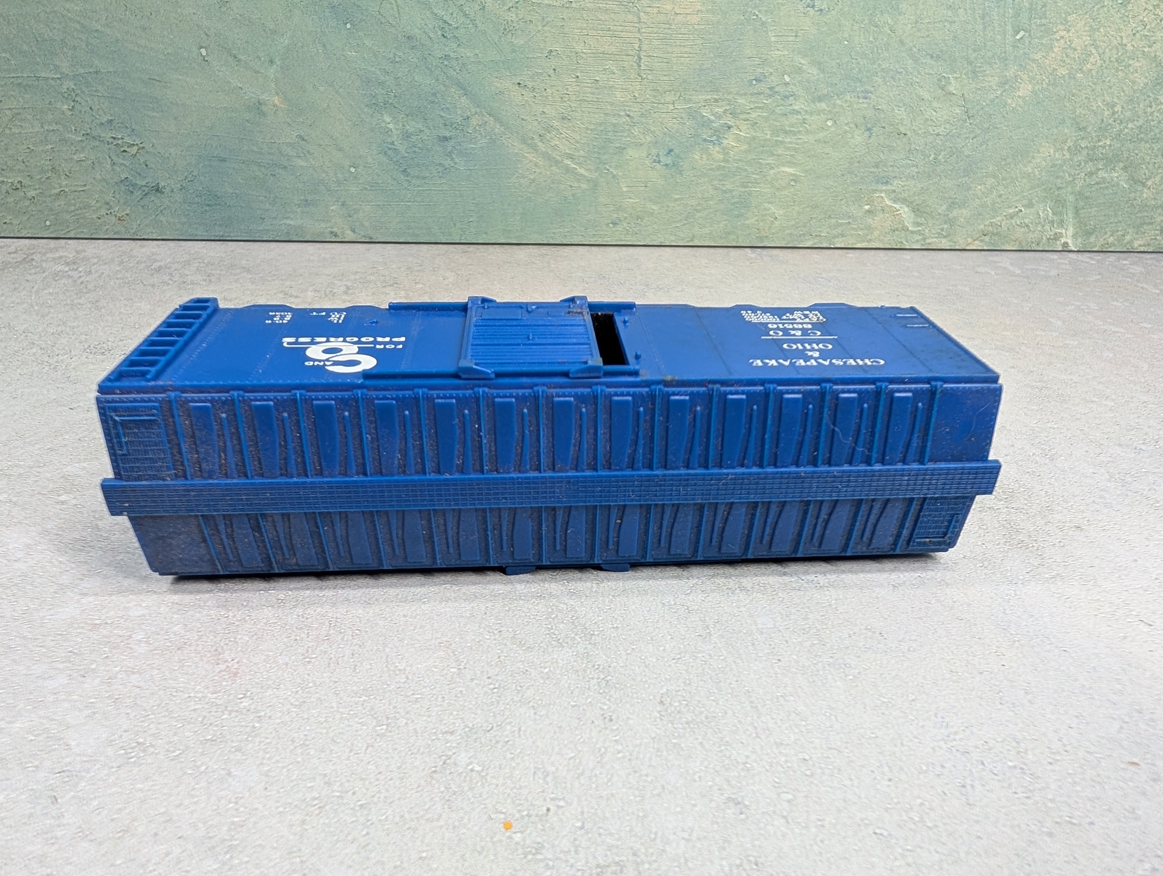 USED Lionel HO Scale 40' Box Car Chesapeake and Ohio C&O #88516 No Trucks/Couplers