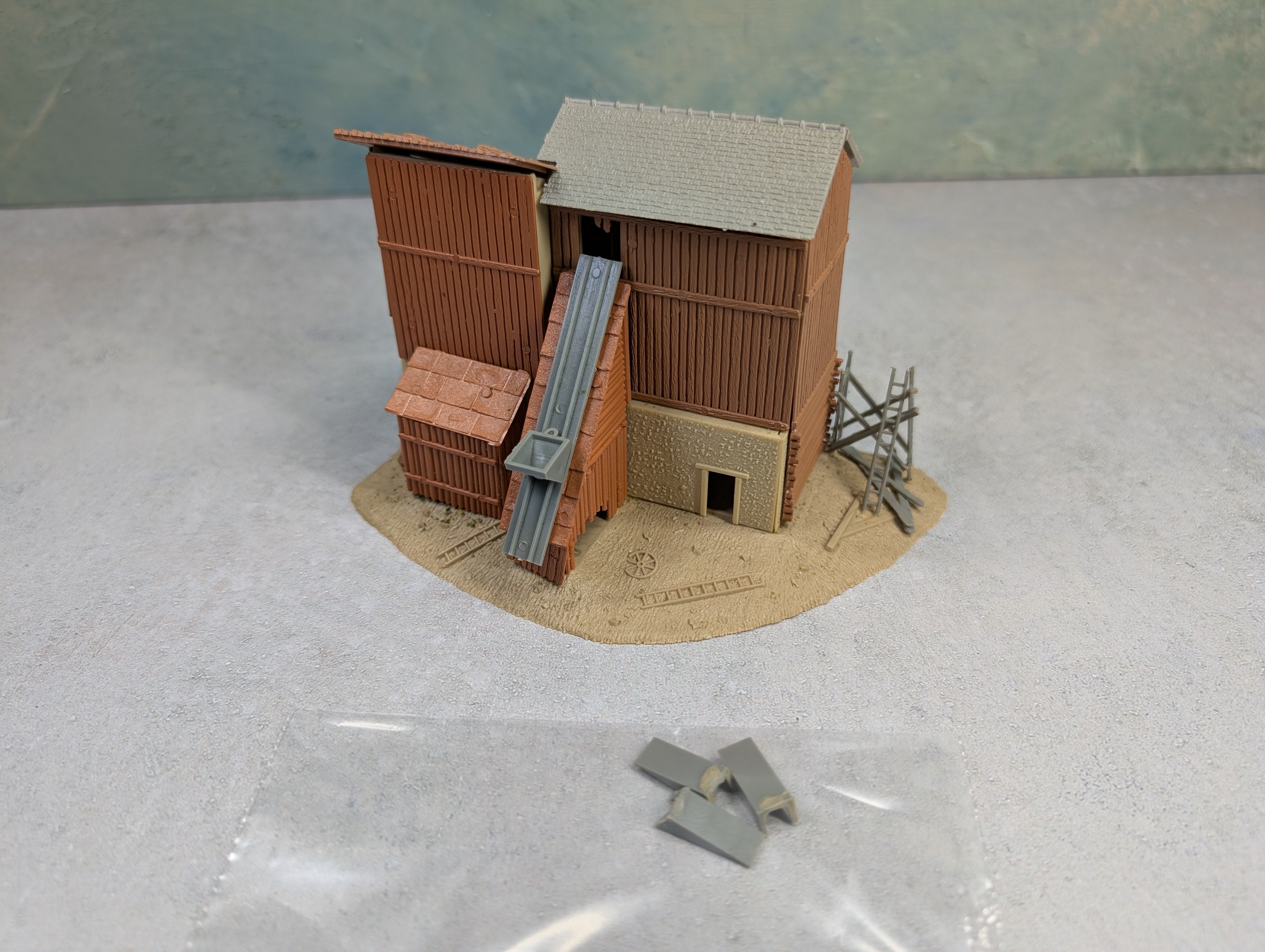 USED Pola N Scale Coaling Station Building