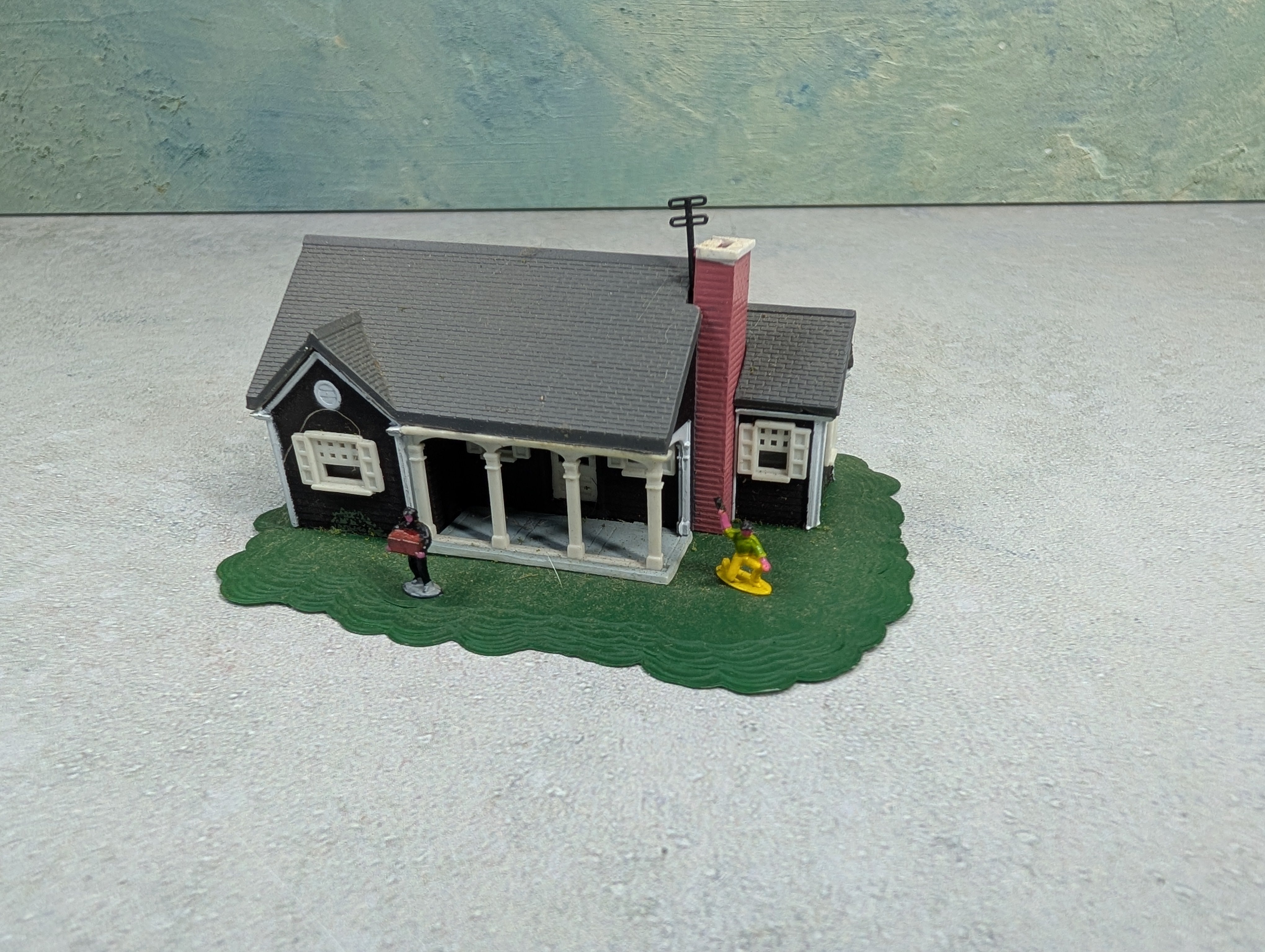 USED Bachmann N Scale Little House