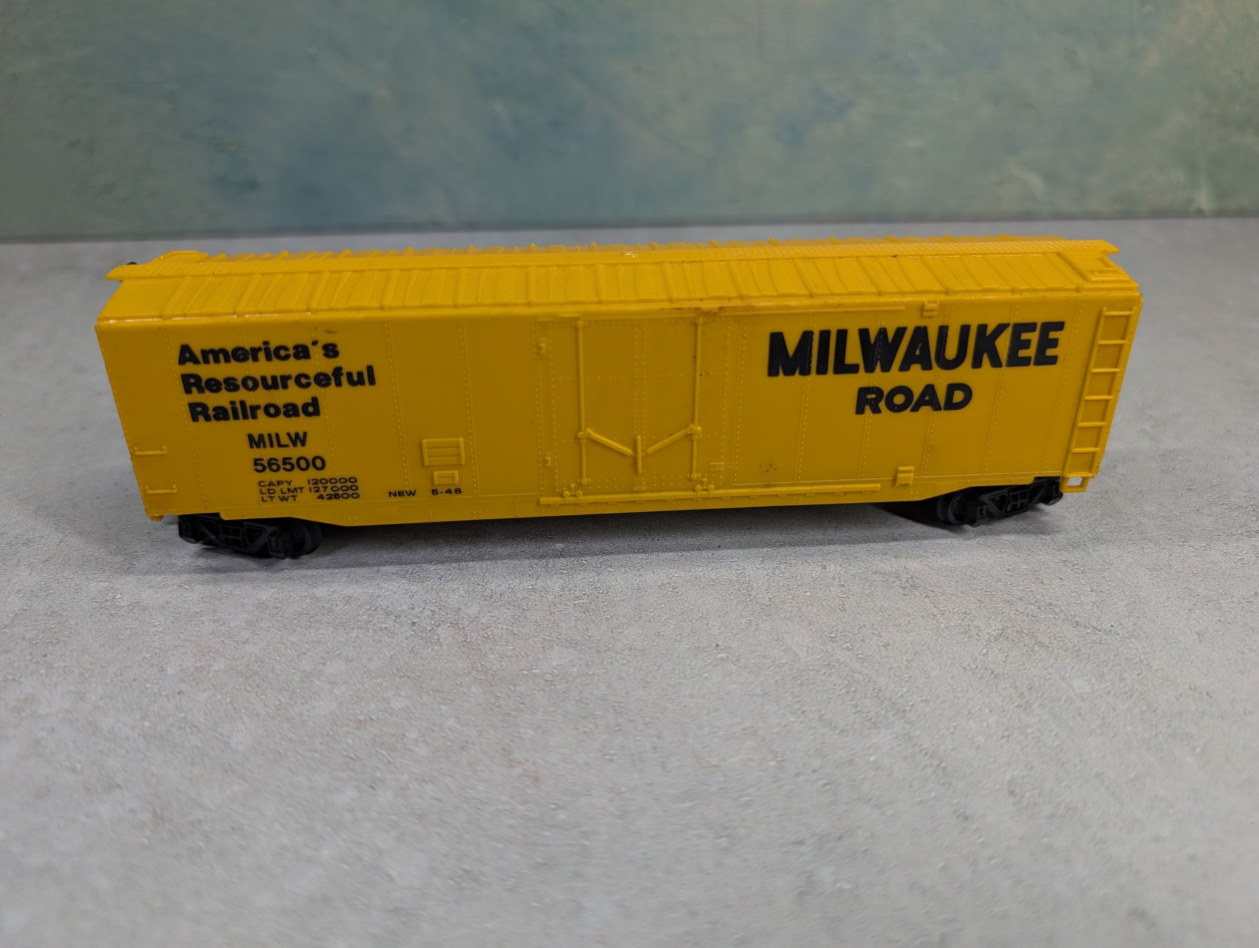 USED Bachmann HO Scale 50' Box Car Milwaukee Road MILW #56500