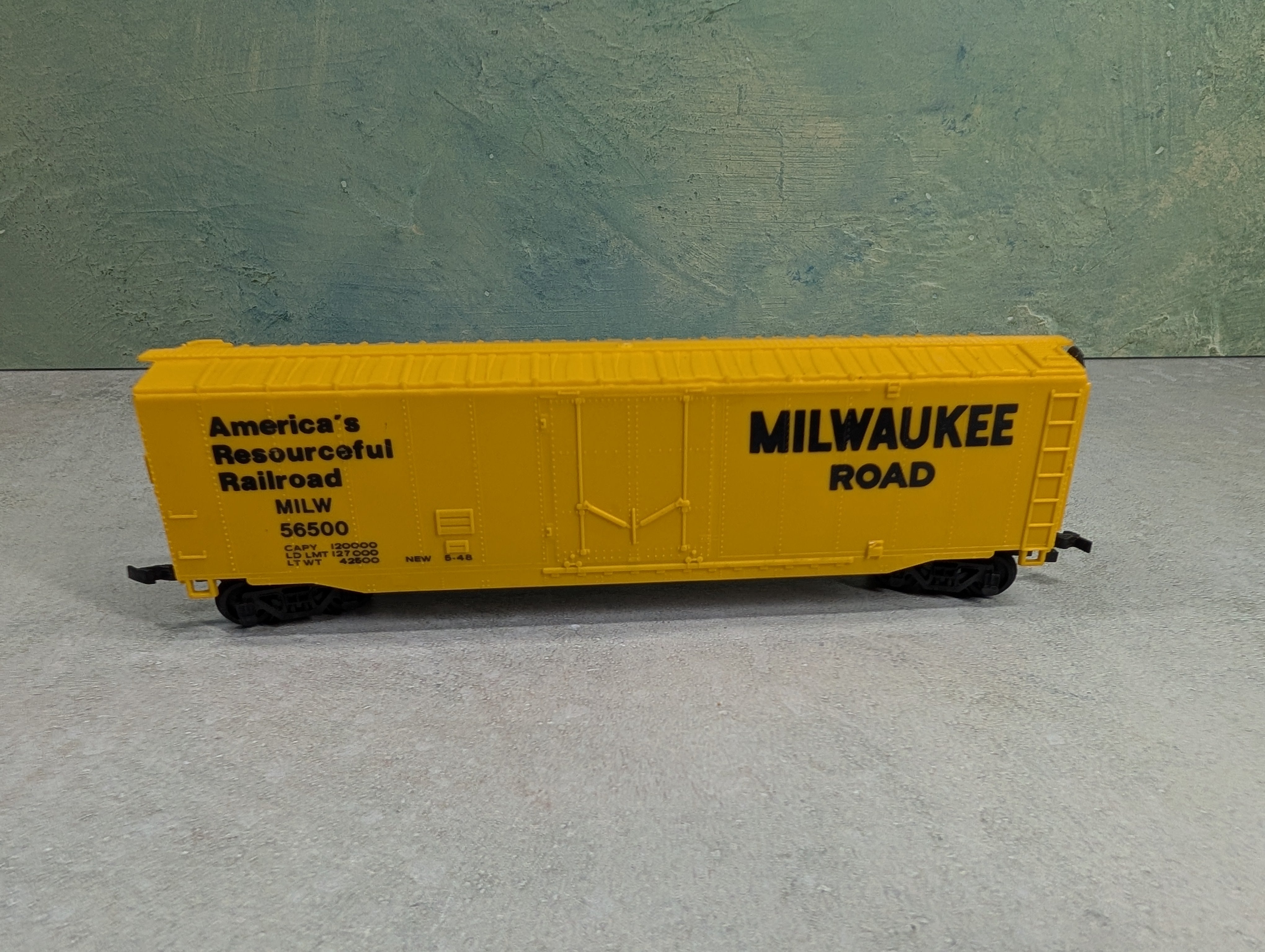 USED Bachmann HO Scale 50' Box Car Milwaukee Road MILW #56500