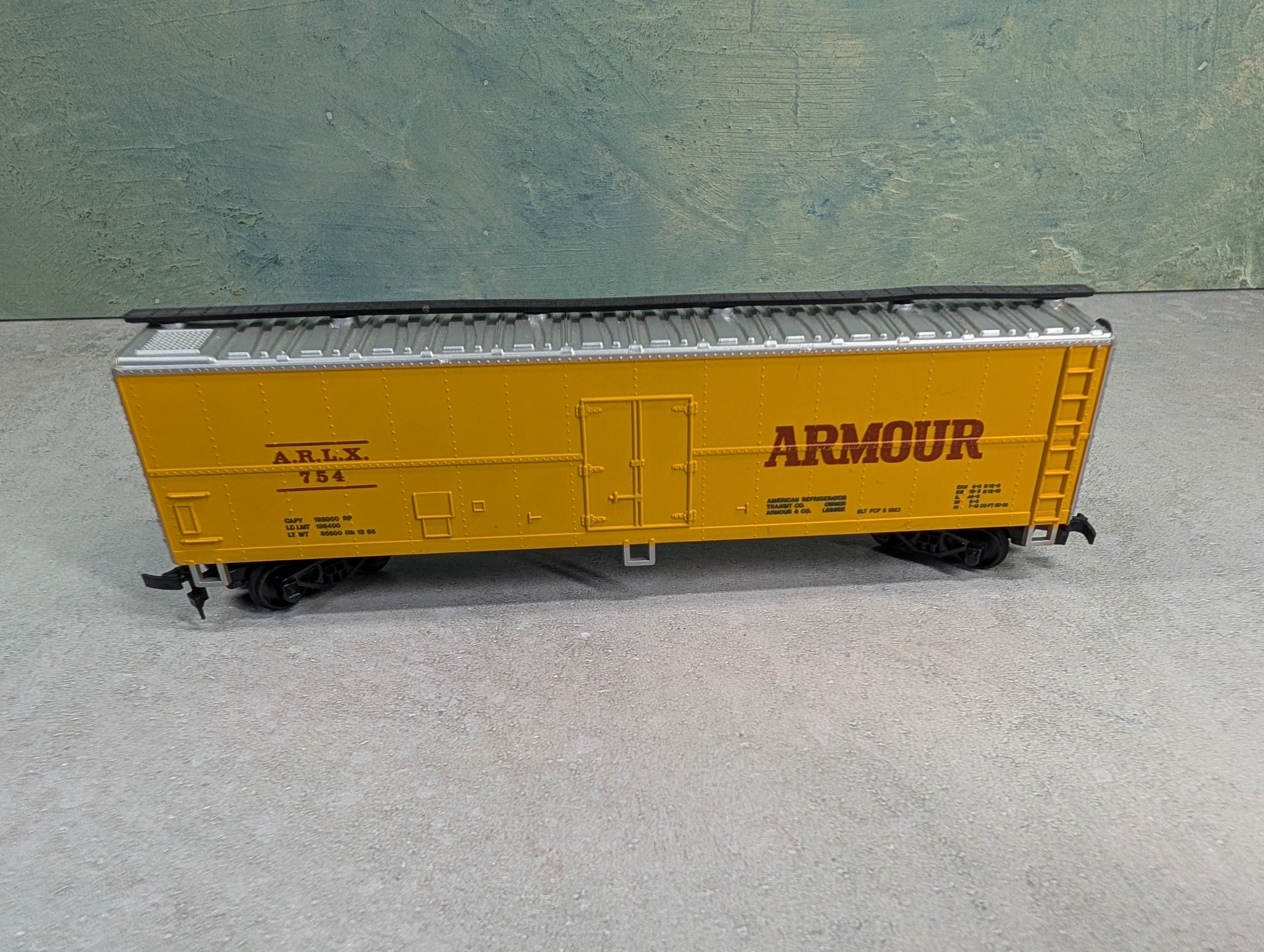 USED AHM HO Scale 50' Box Car Armour ARLX #754