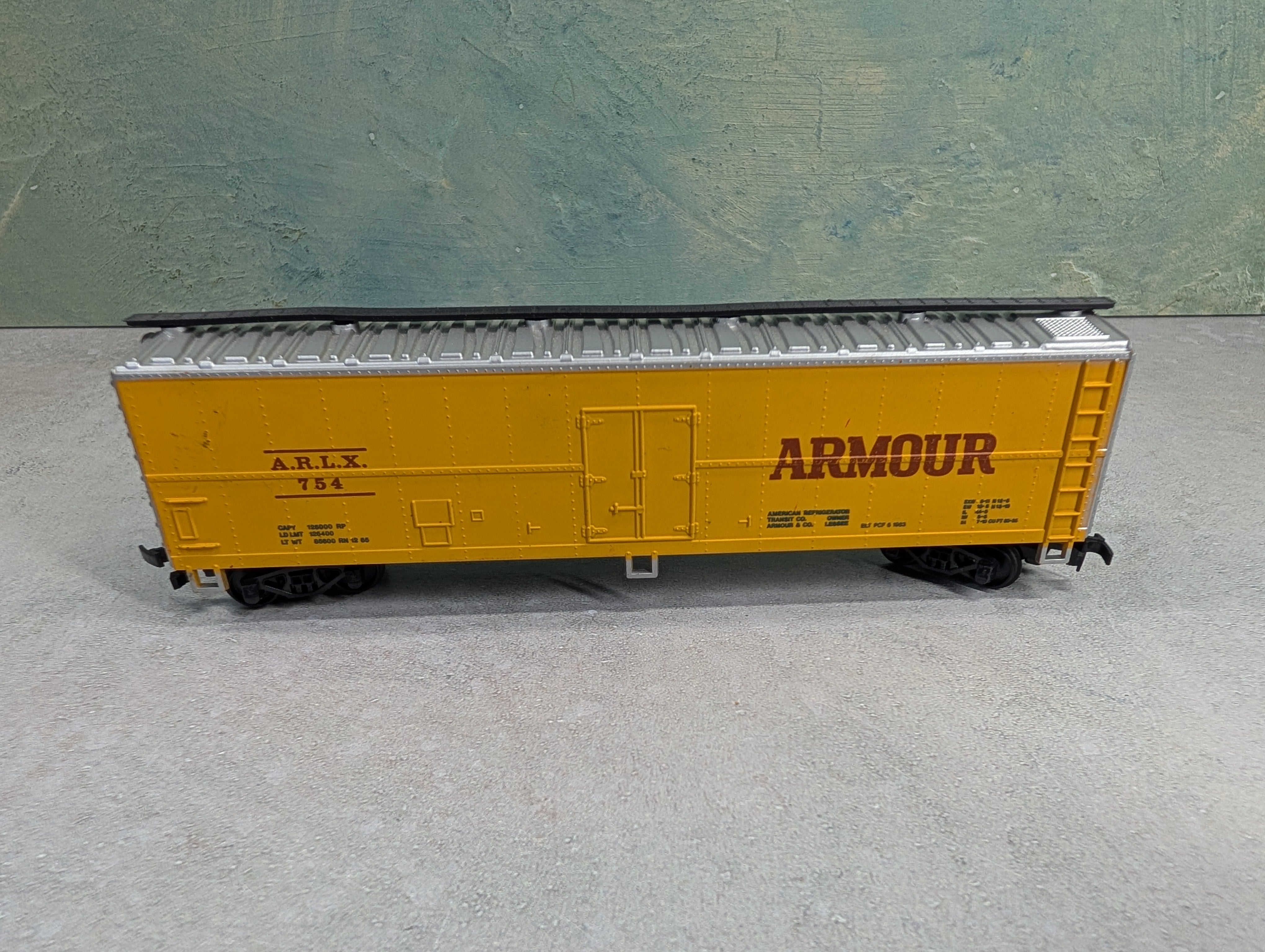 USED AHM HO Scale 50' Box Car Armour ARLX #754