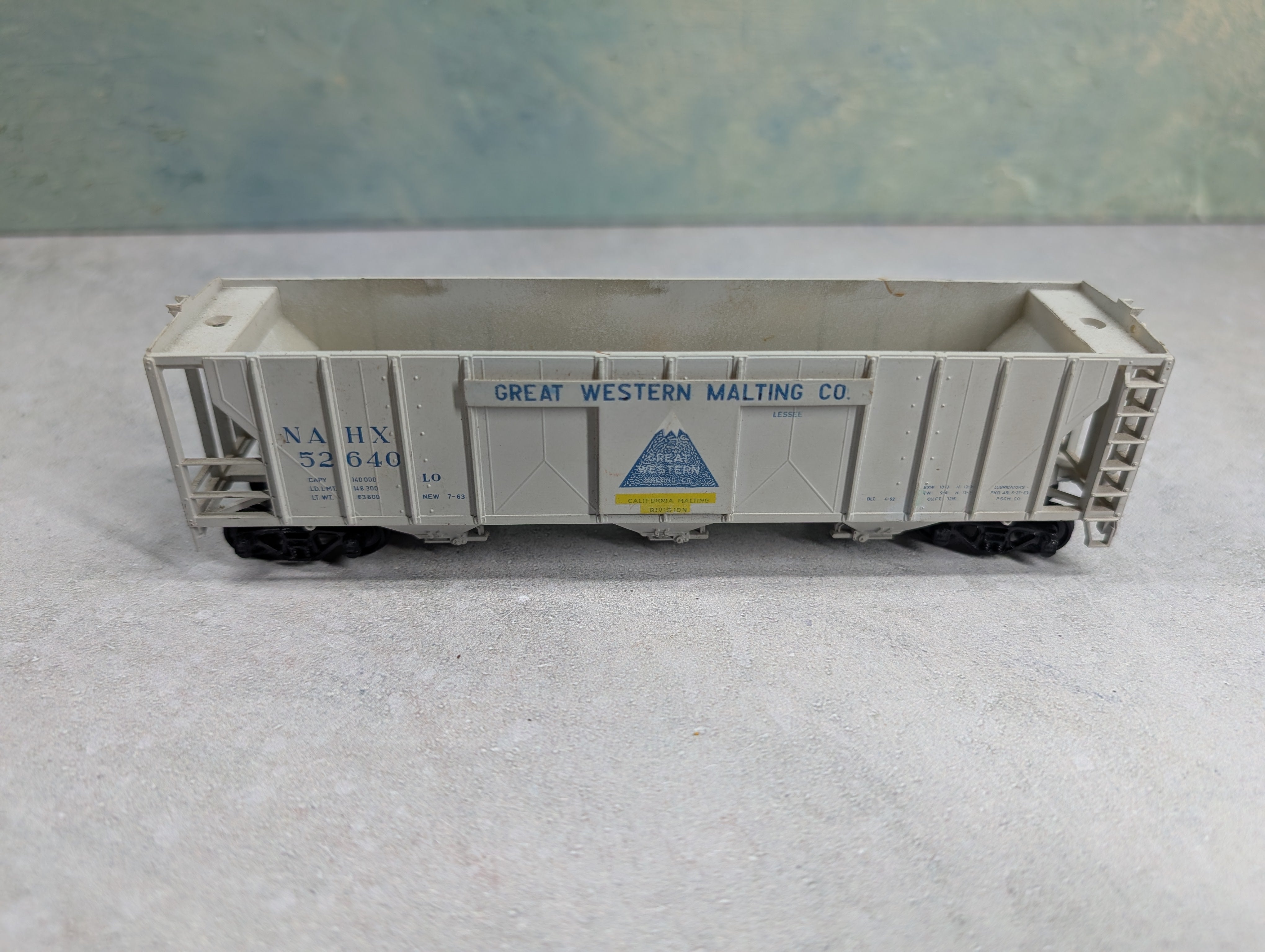 USED AHM HO Scale 3 Bay Hopper Great Western Malting Co NAHX #52640 Missing Parts
