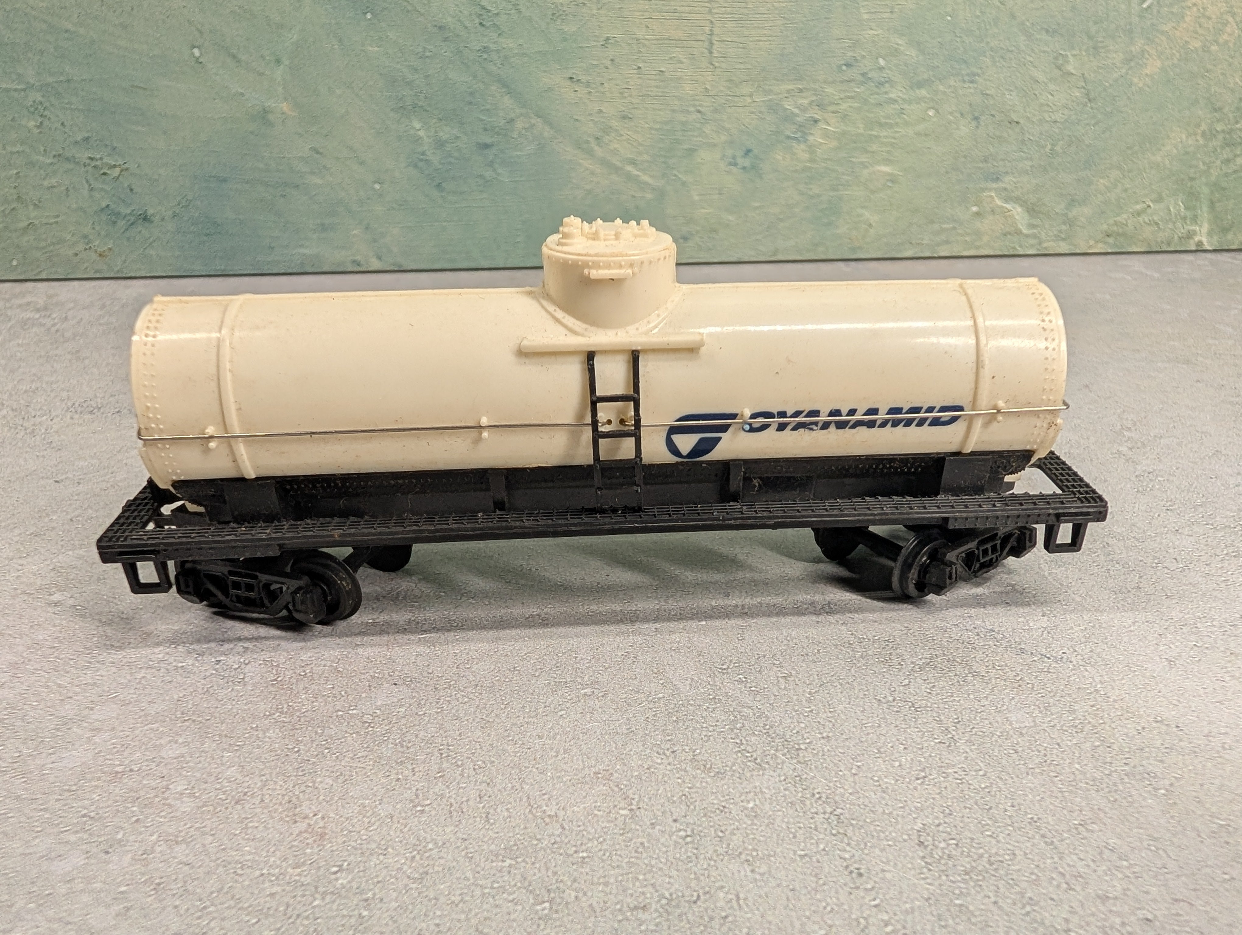 USED Bachmann HO Scale Single Dome Tank Car Cyanamid