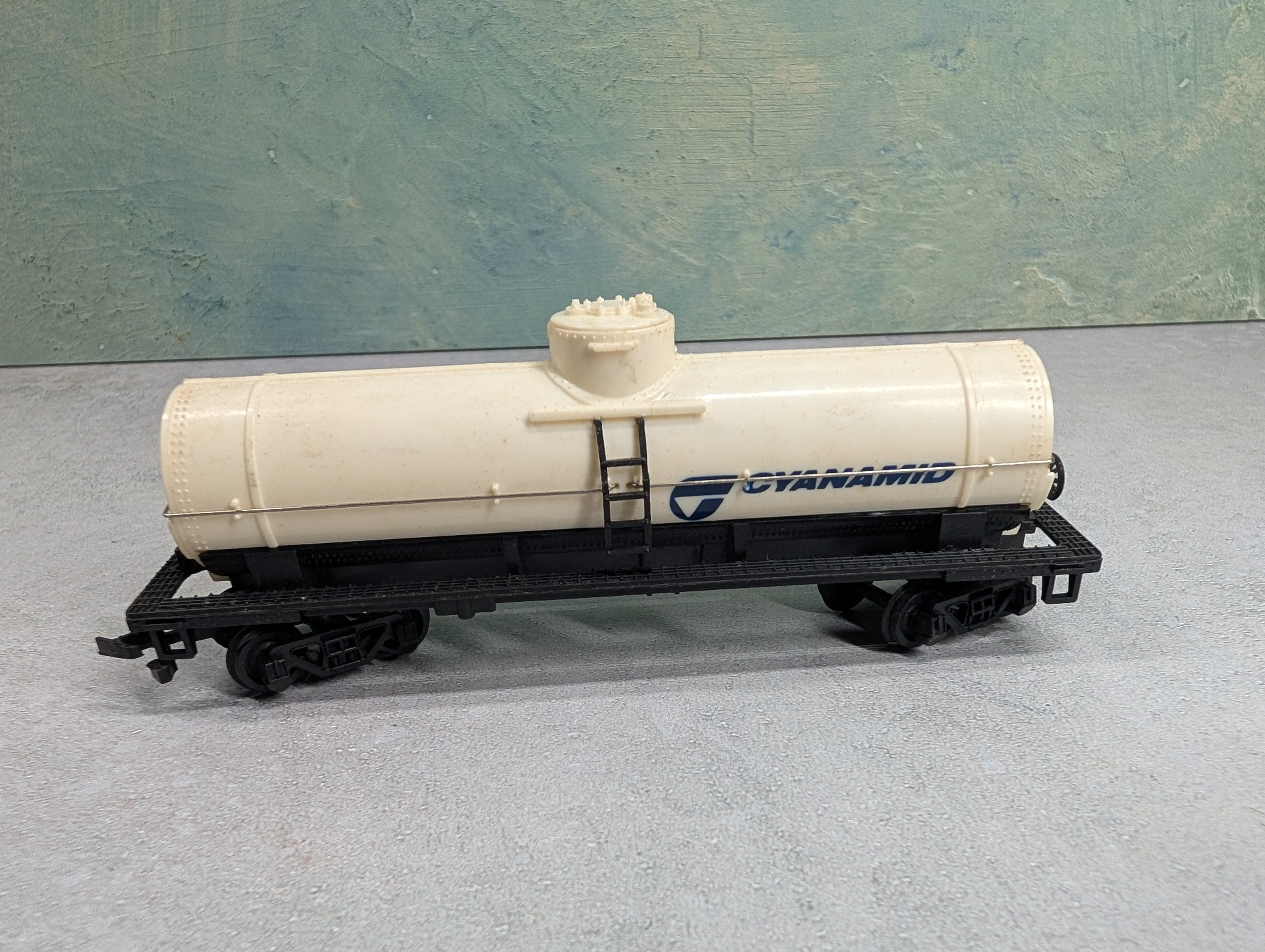 USED Bachmann HO Scale Single Dome Tank Car Cyanamid
