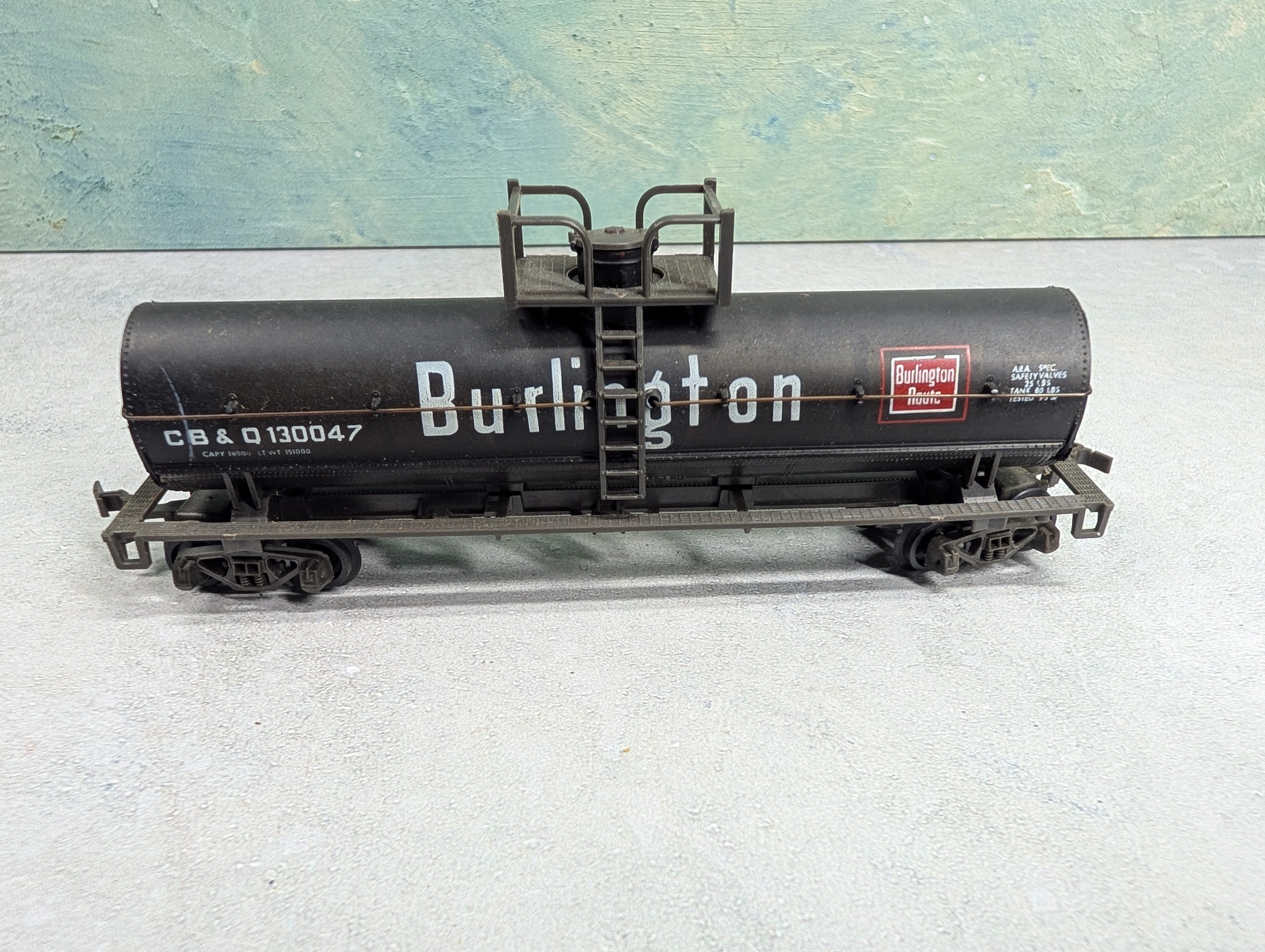USED HO Scale Single Dome Tank Car Burlington CB&Q #130047
