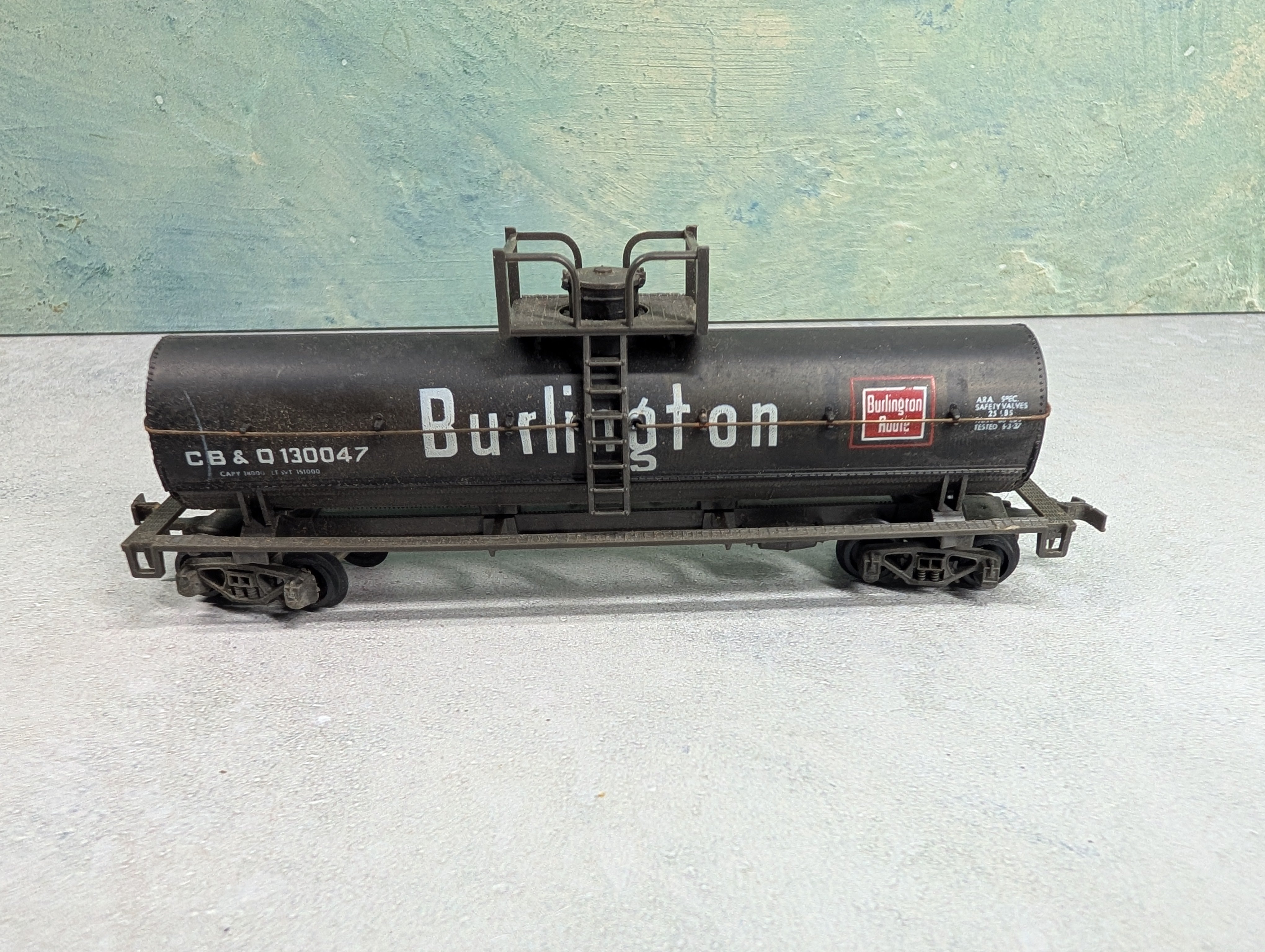USED HO Scale Single Dome Tank Car Burlington CB&Q #130047