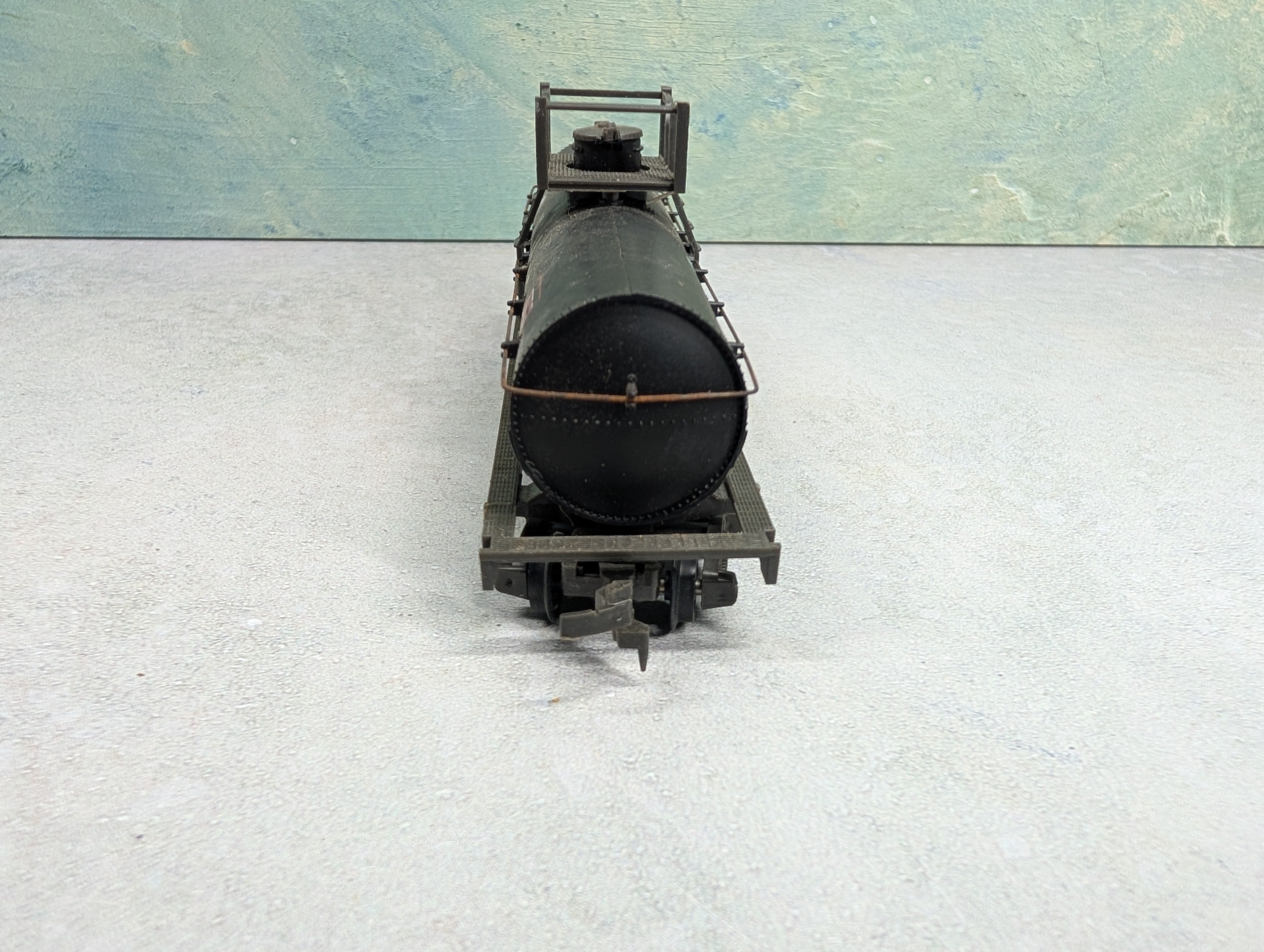 USED HO Scale Single Dome Tank Car Burlington CB&Q #130047