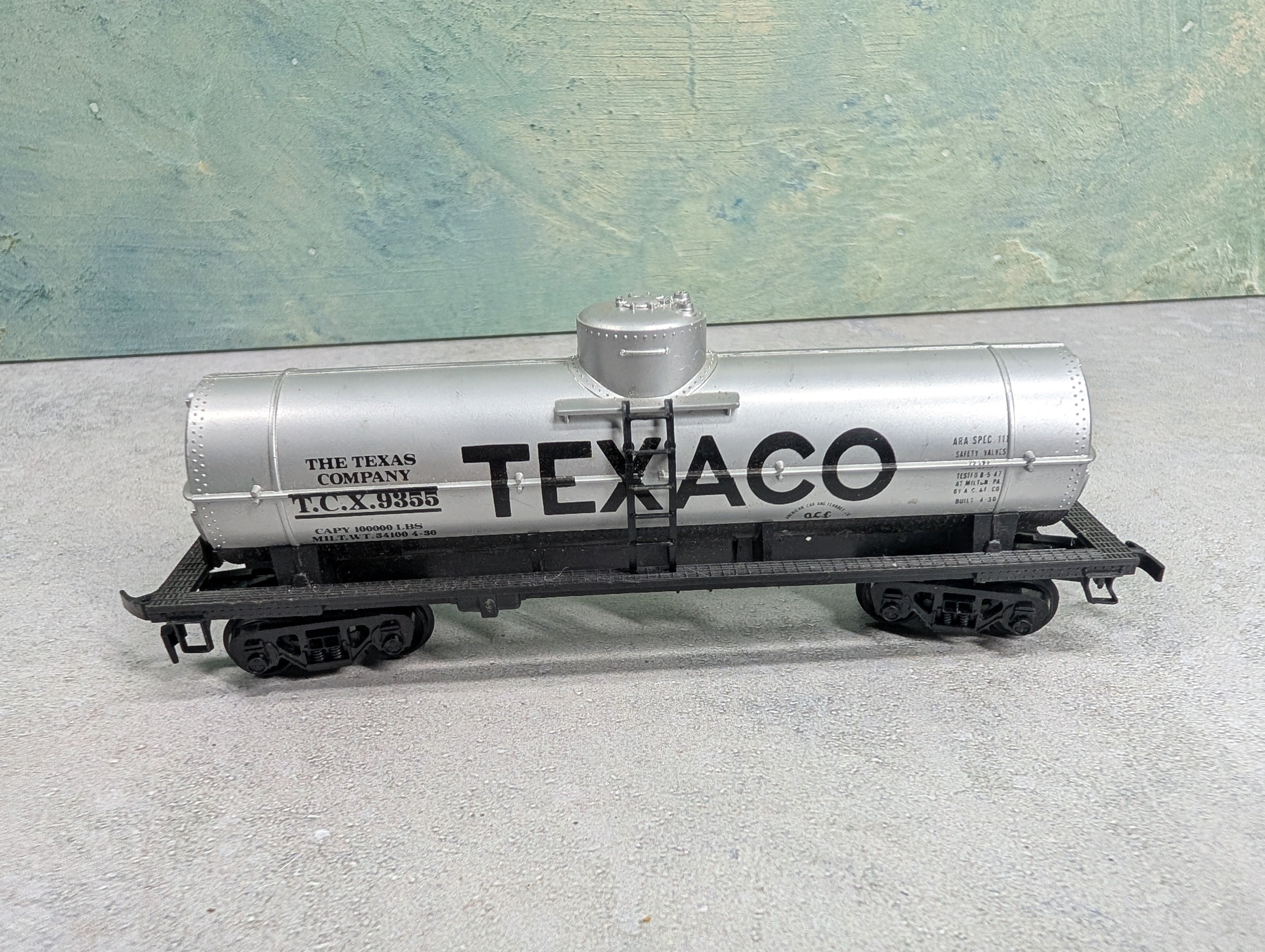 USED HO Scale Single Dome Tank Car Texaco TCX #9355