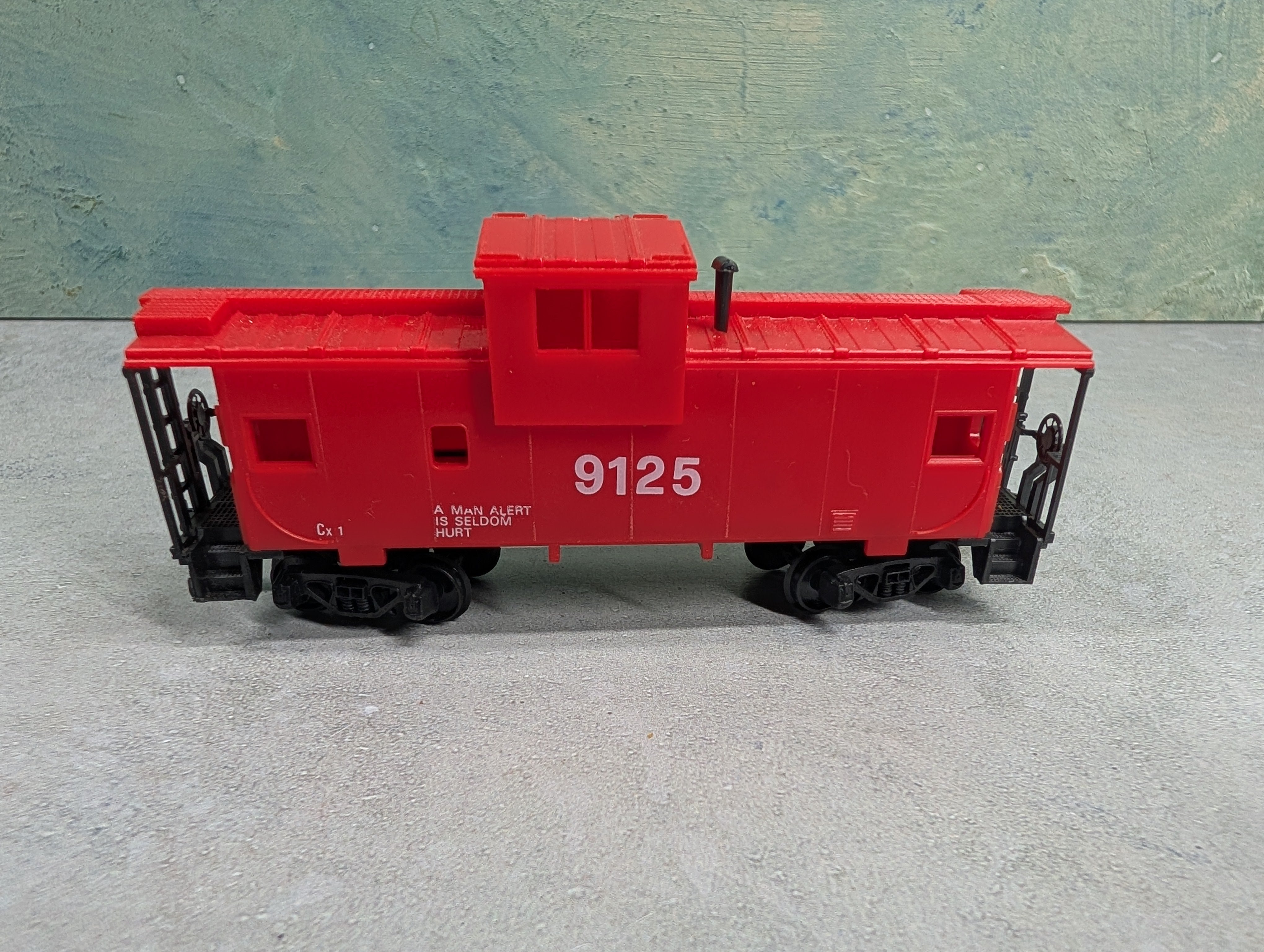 USED Model Power HO Scale Safety Red Caboose #9125