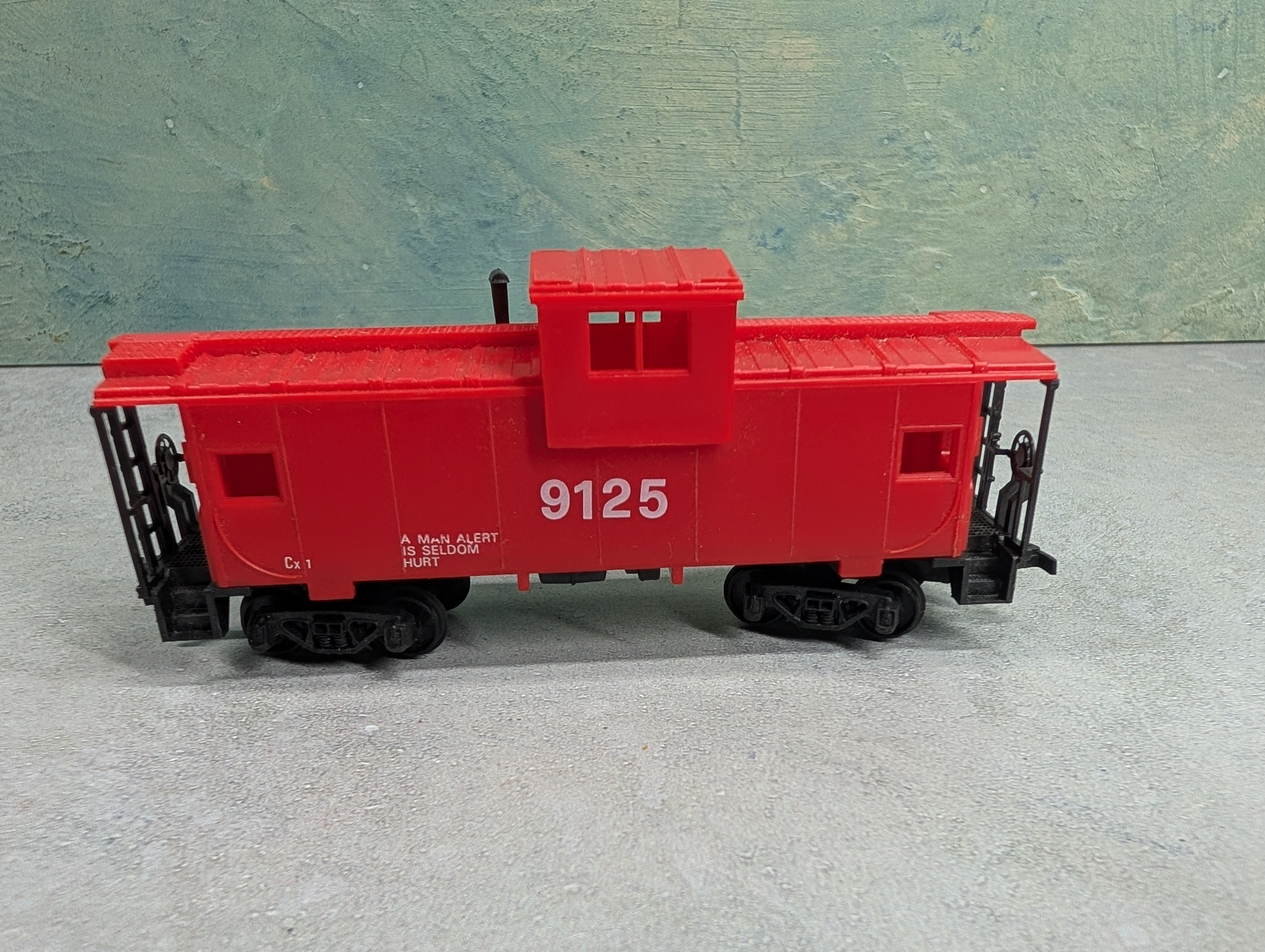 USED Model Power HO Scale Safety Red Caboose #9125