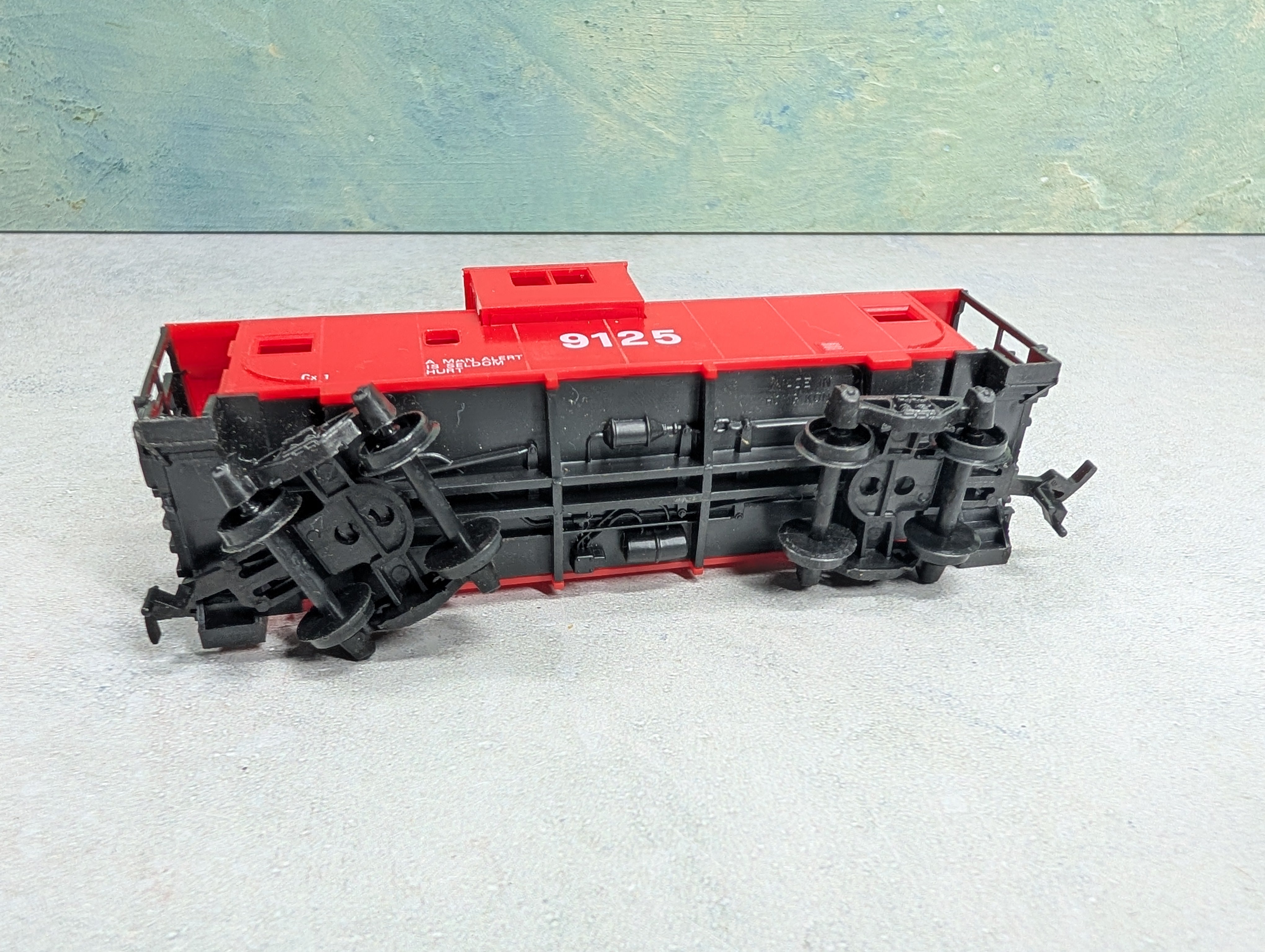 USED Model Power HO Scale Safety Red Caboose #9125