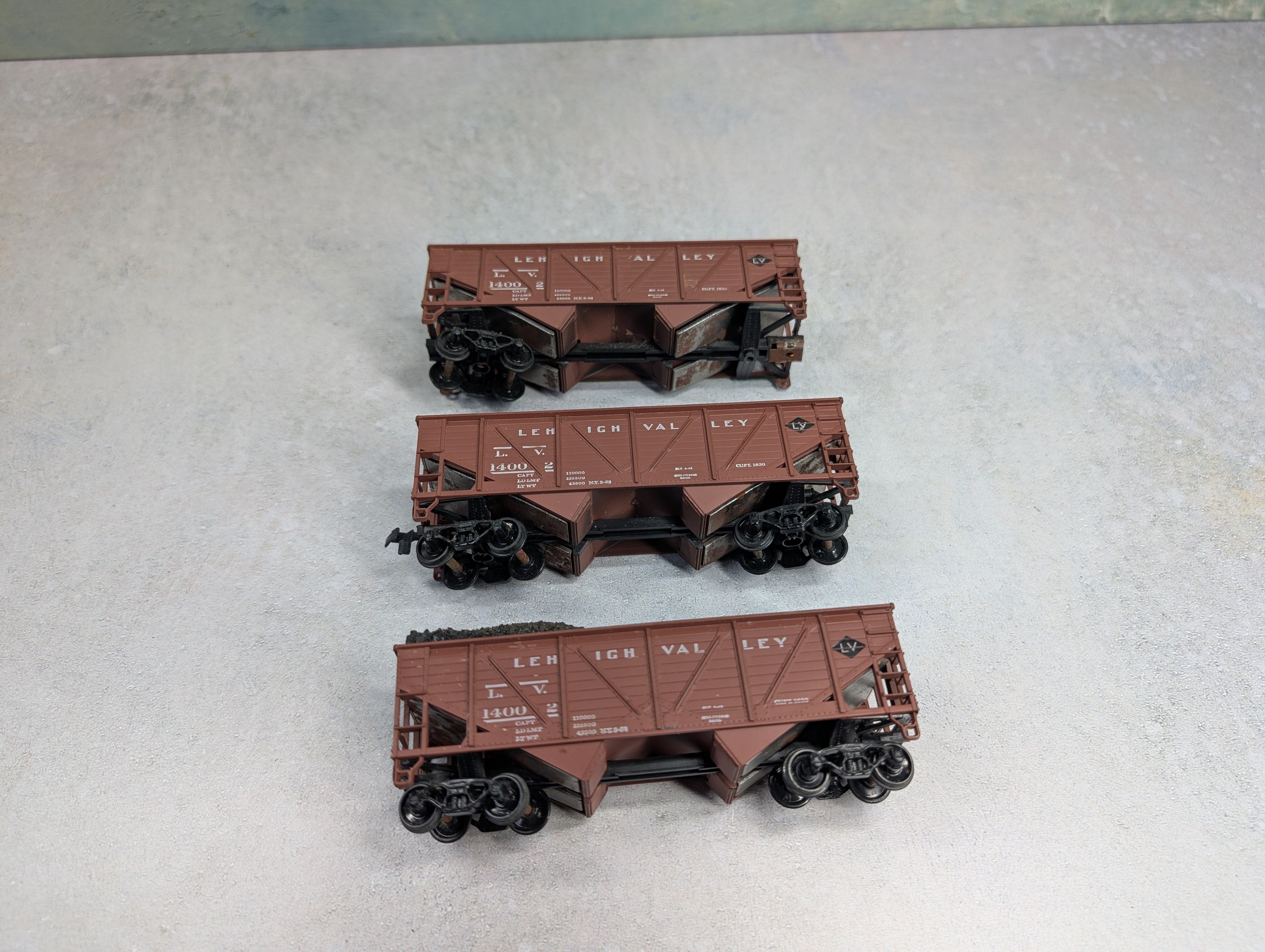 USED Athearn HO Scale Lot of Wooden Hoppers Lehigh Valley LV #14002 (3 pcs)