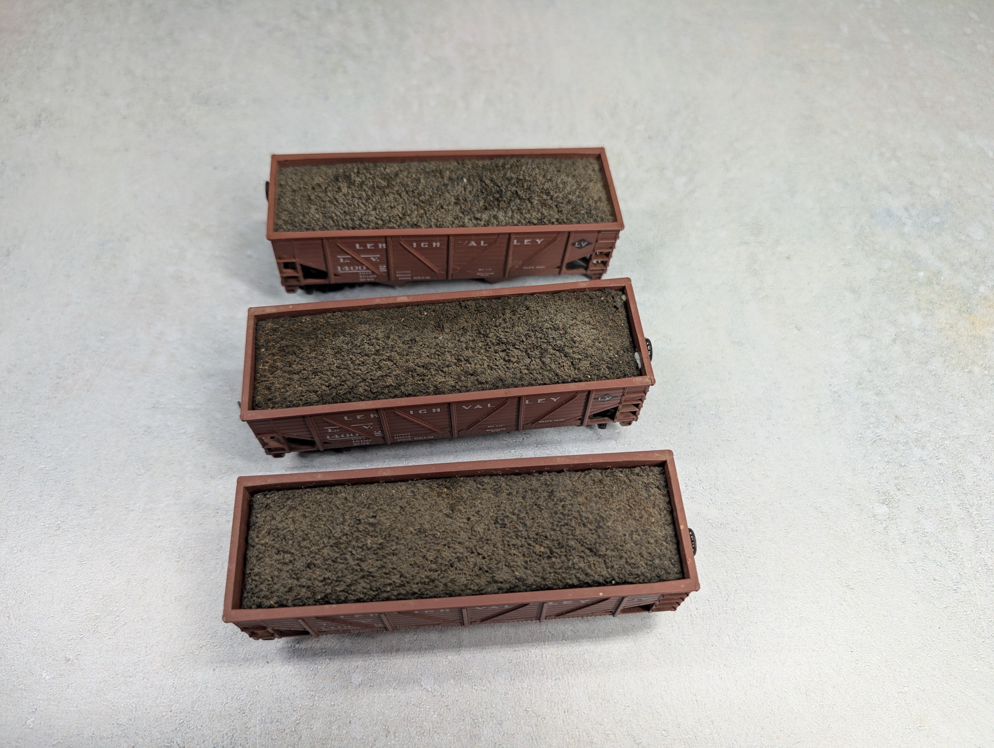 USED Athearn HO Scale Lot of Wooden Hoppers Lehigh Valley LV #14002 (3 pcs)