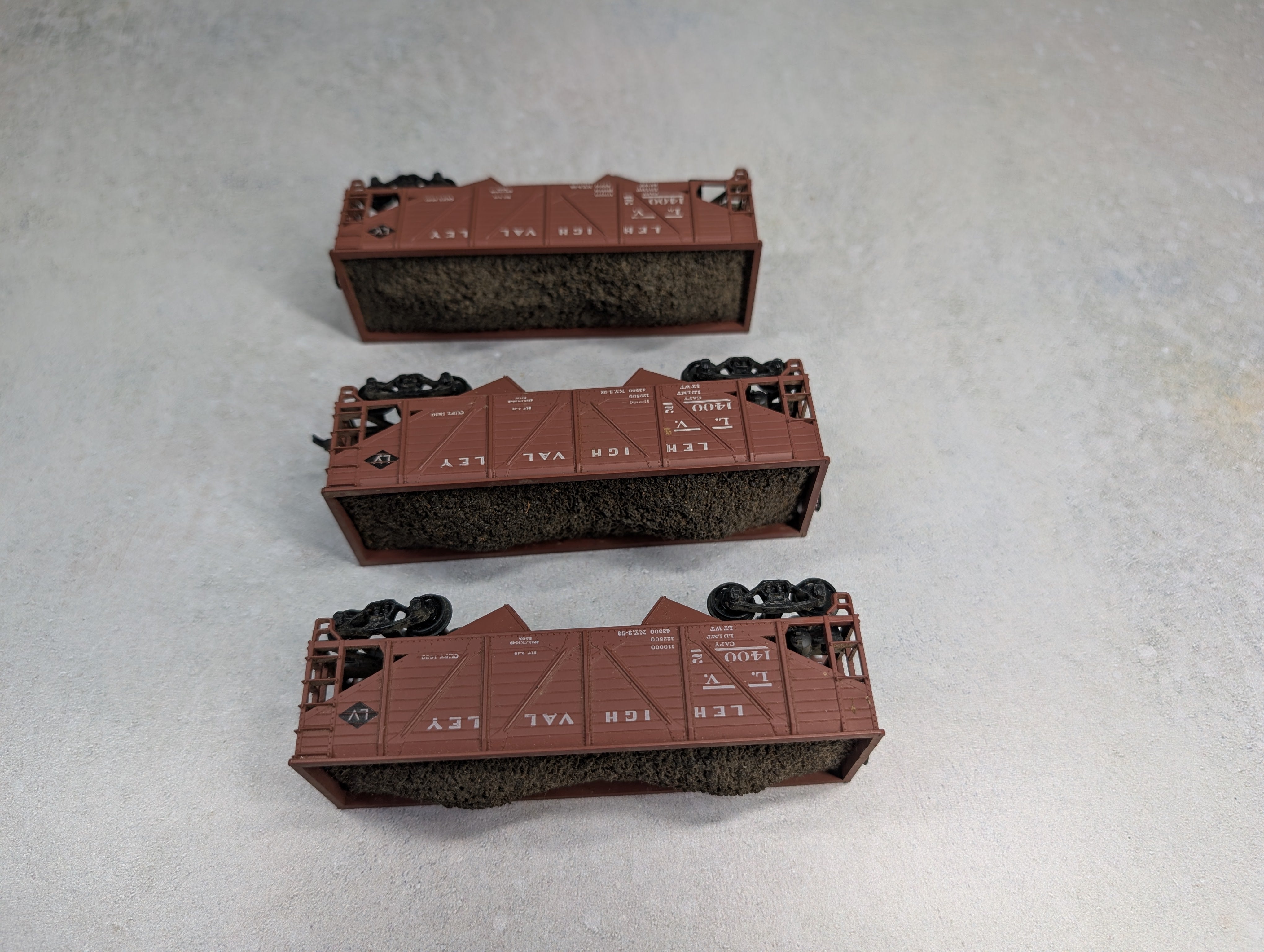 USED Athearn HO Scale Lot of Wooden Hoppers Lehigh Valley LV #14002 (3 pcs)