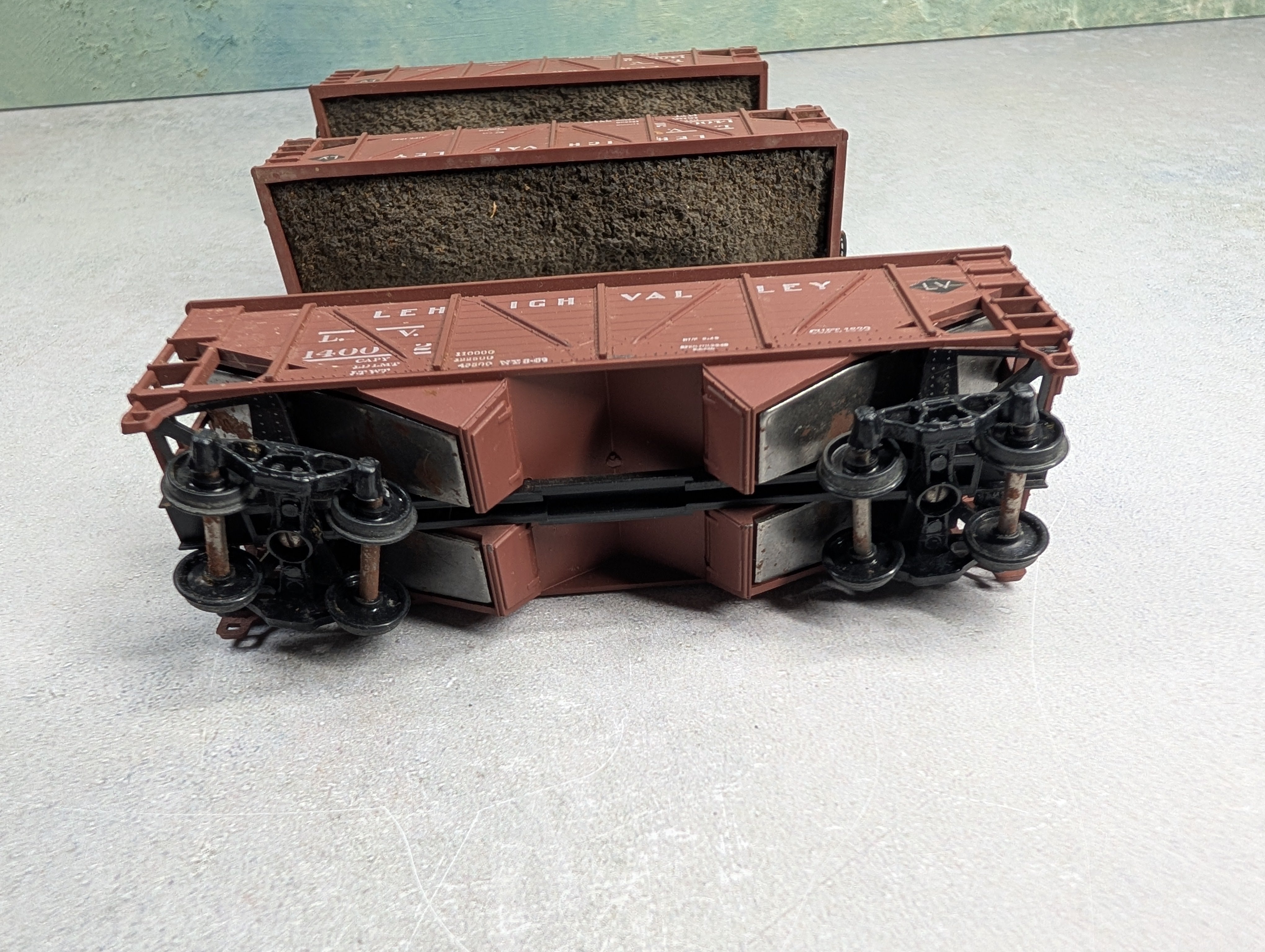 USED Athearn HO Scale Lot of Wooden Hoppers Lehigh Valley LV #14002 (3 pcs)