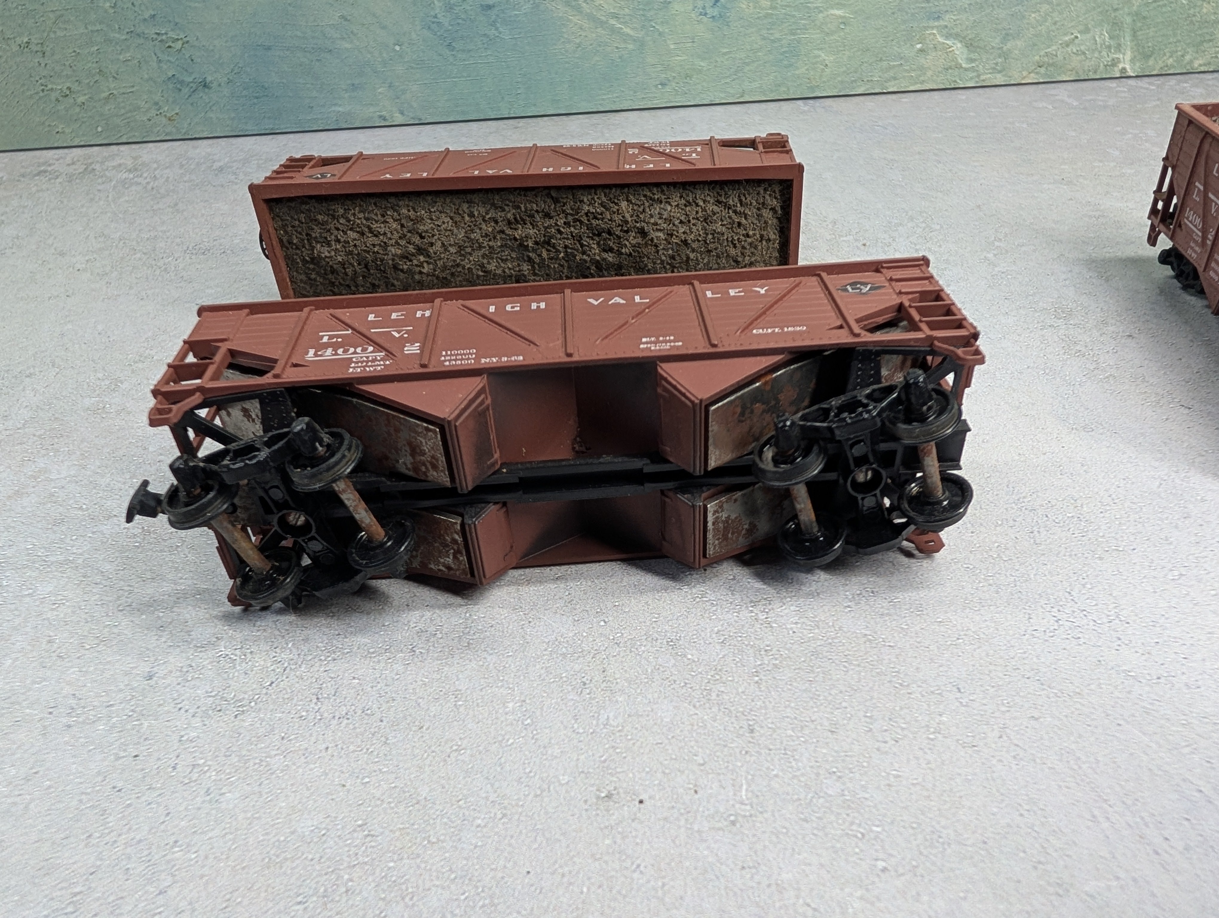 USED Athearn HO Scale Lot of Wooden Hoppers Lehigh Valley LV #14002 (3 pcs)