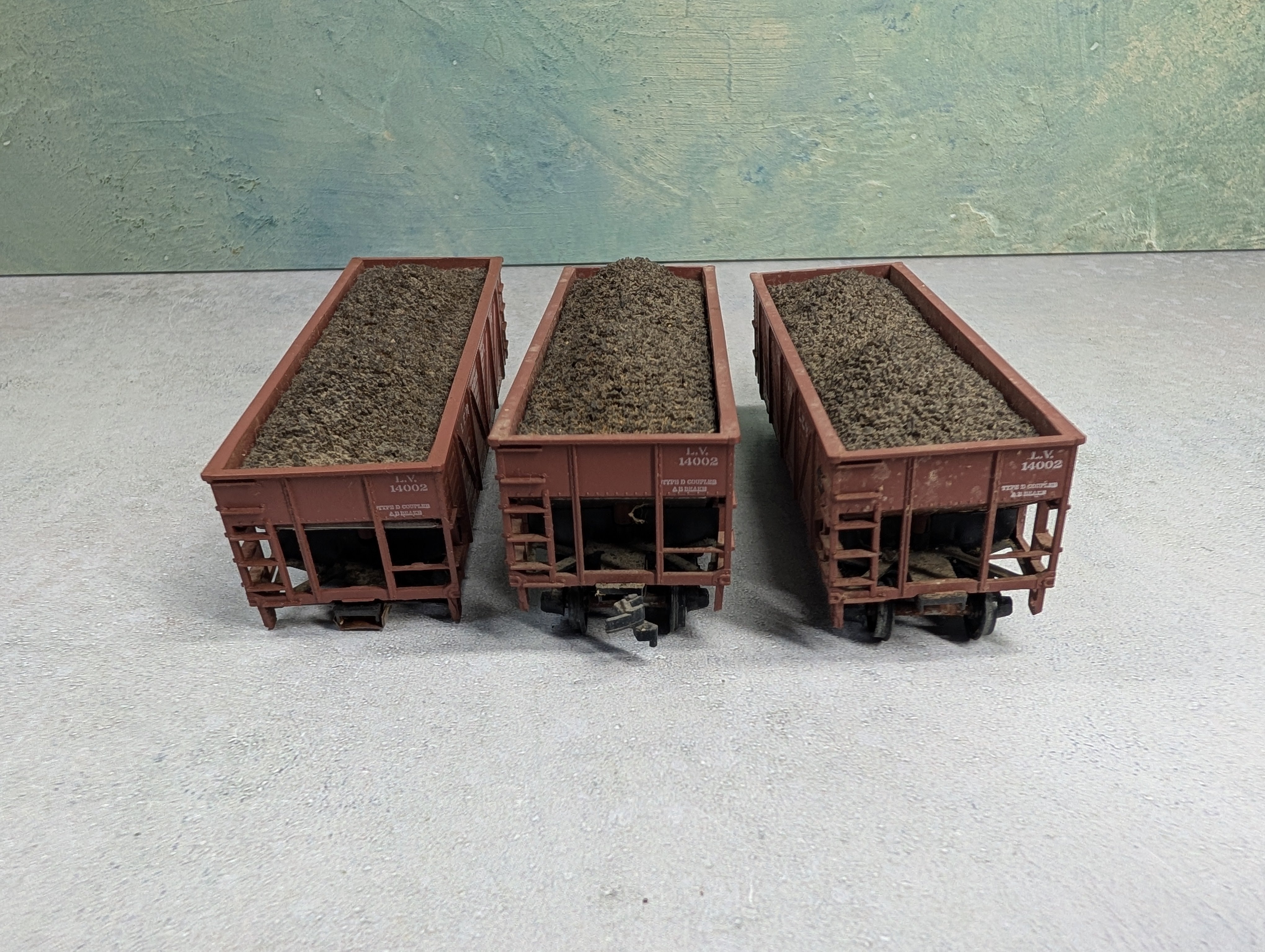 USED Athearn HO Scale Lot of Wooden Hoppers Lehigh Valley LV #14002 (3 pcs)