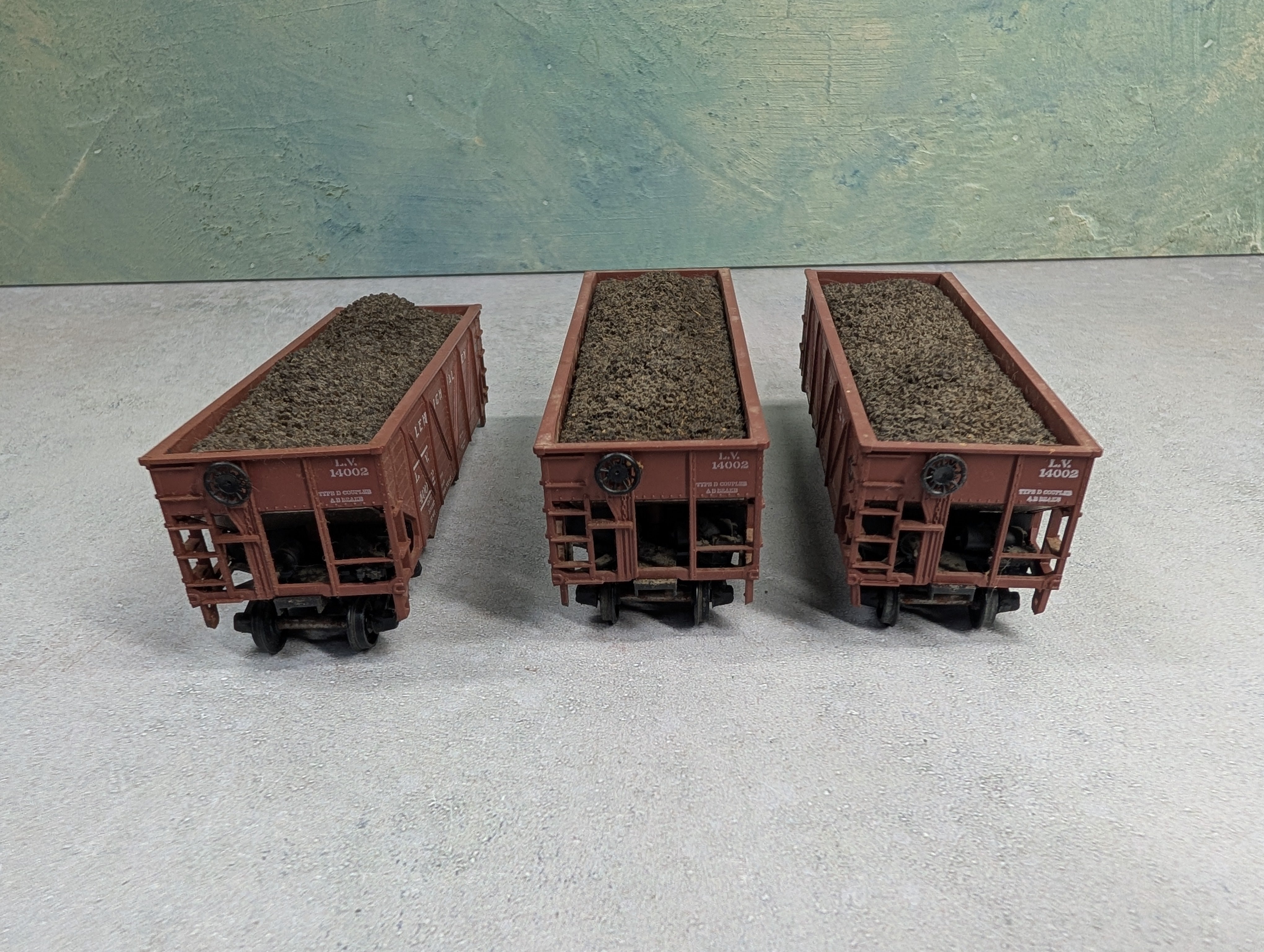 USED Athearn HO Scale Lot of Wooden Hoppers Lehigh Valley LV #14002 (3 pcs)