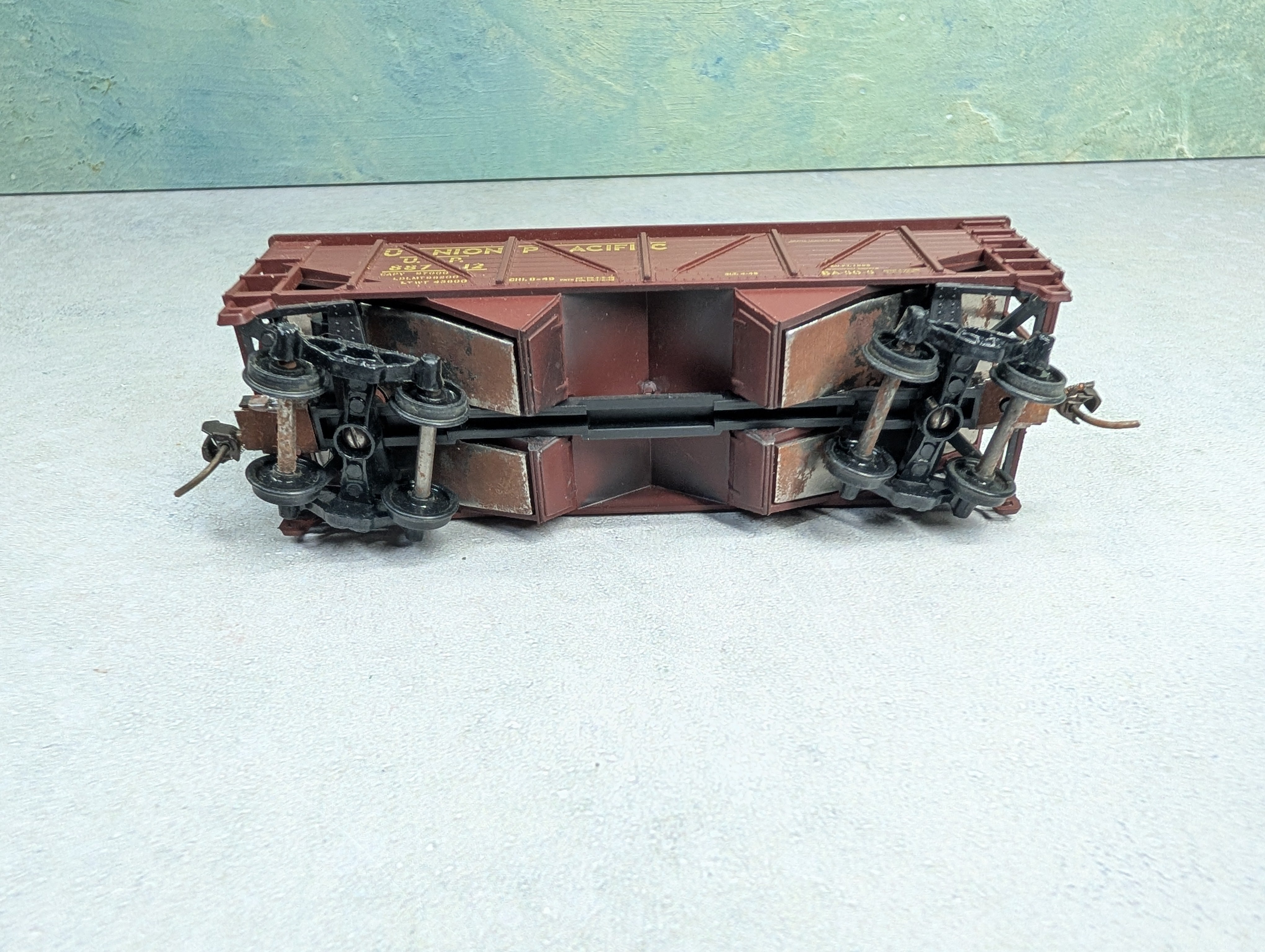 USED Athearn HO Scale 2 Bay Wooden Hopper Union Pacific UP #88712 w/ Coal Load