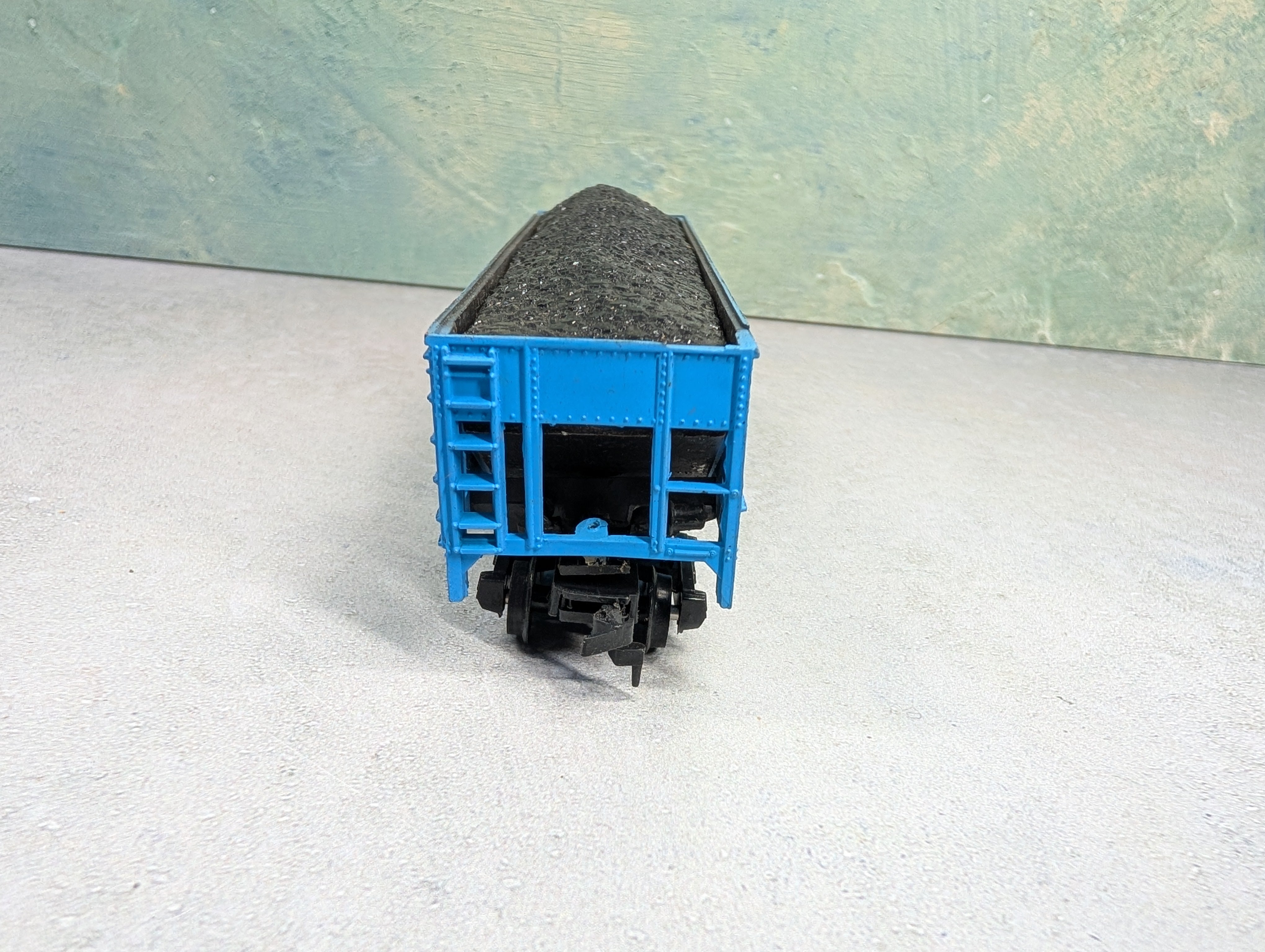 USED Lionel HO Scale Quad Hopper Boston and Maine BM #8756 w/ Coal Load